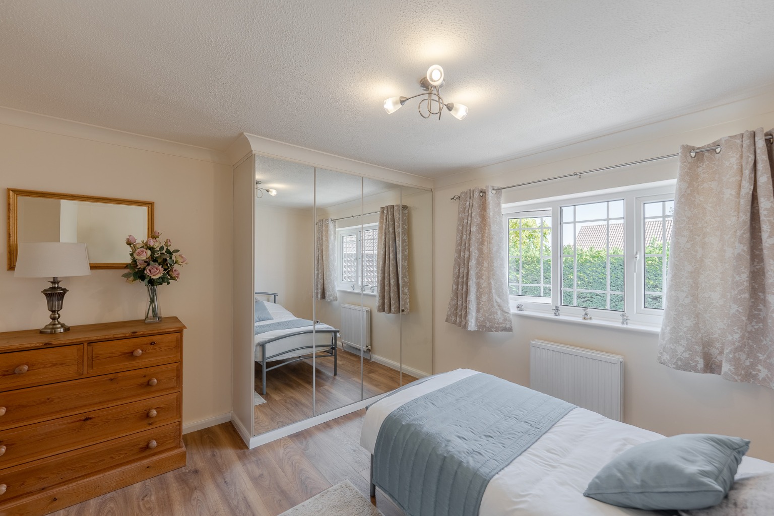 Stunning five bedroom detached and extended family home with annexe Property image 15
