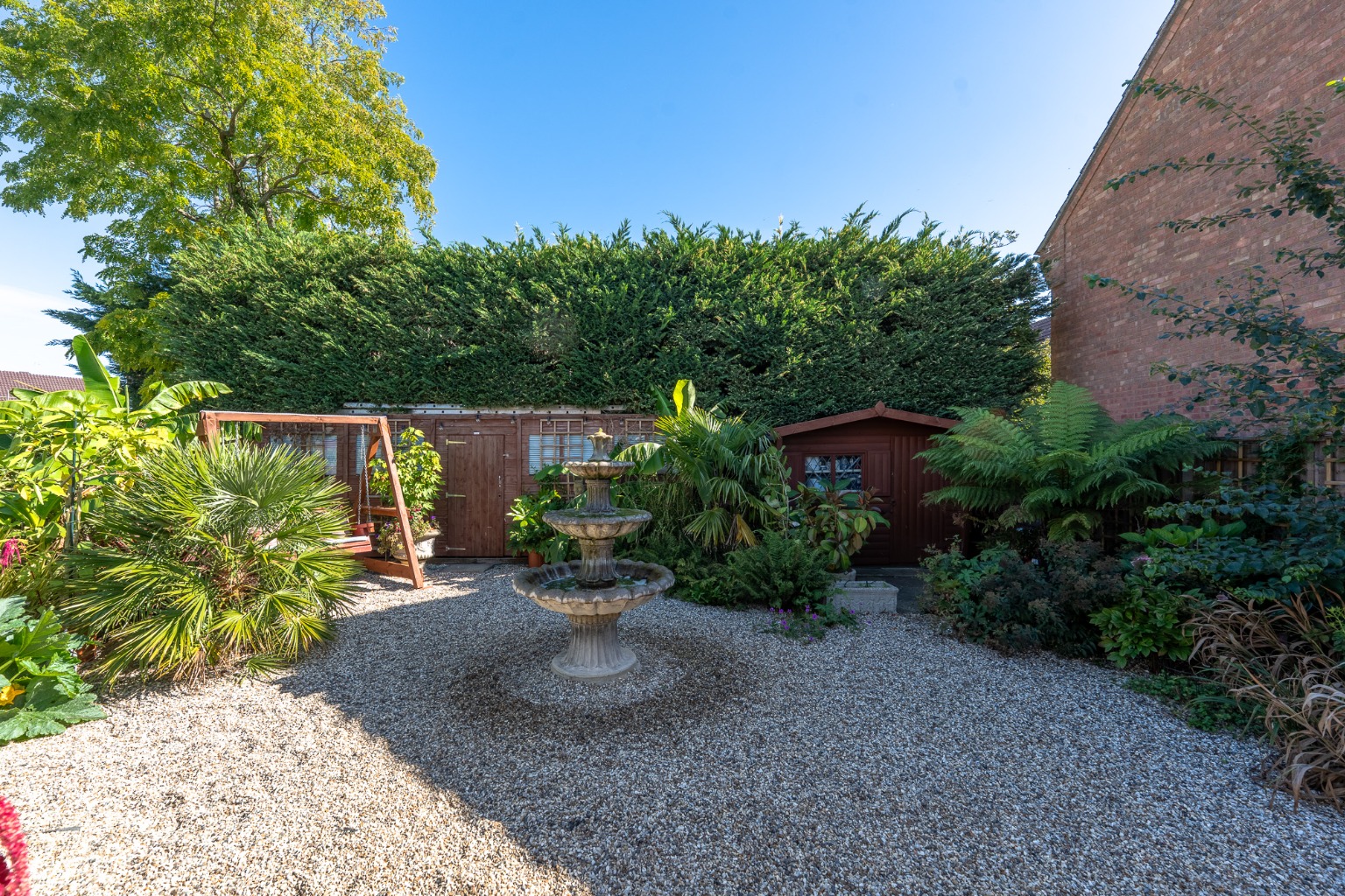 Stunning five bedroom detached and extended family home with annexe Property image 20