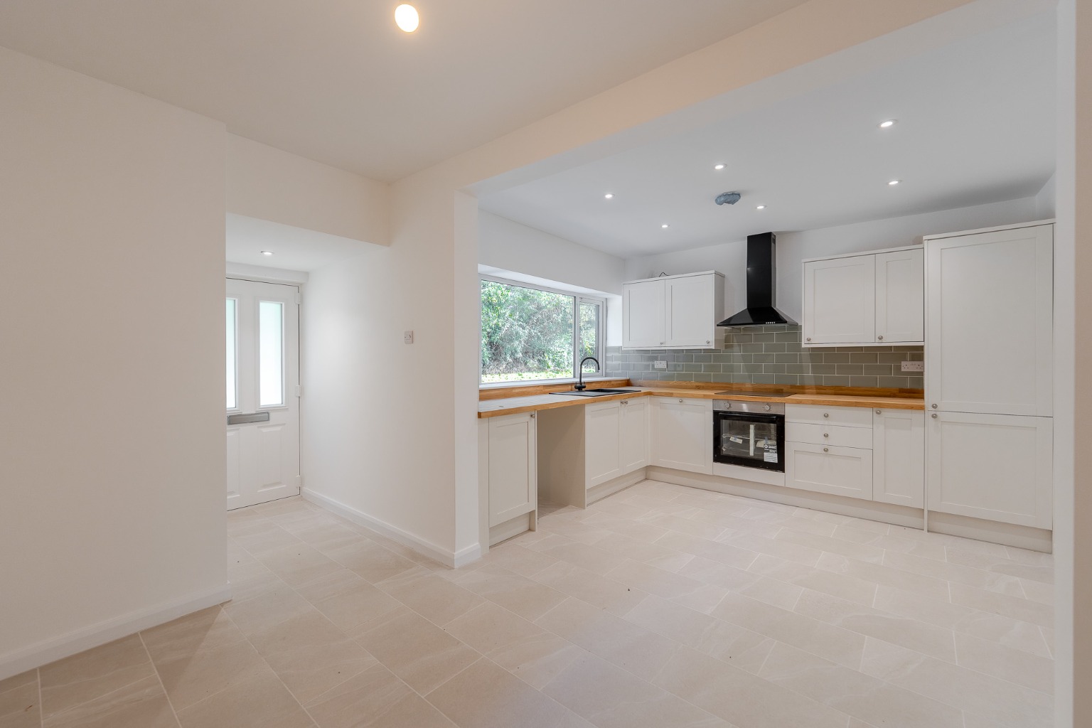 A SPACIOUS FOUR BEDROOM HOME IN THE HEART OF SOUGHT-AFTER BUCKDEN Property image 3