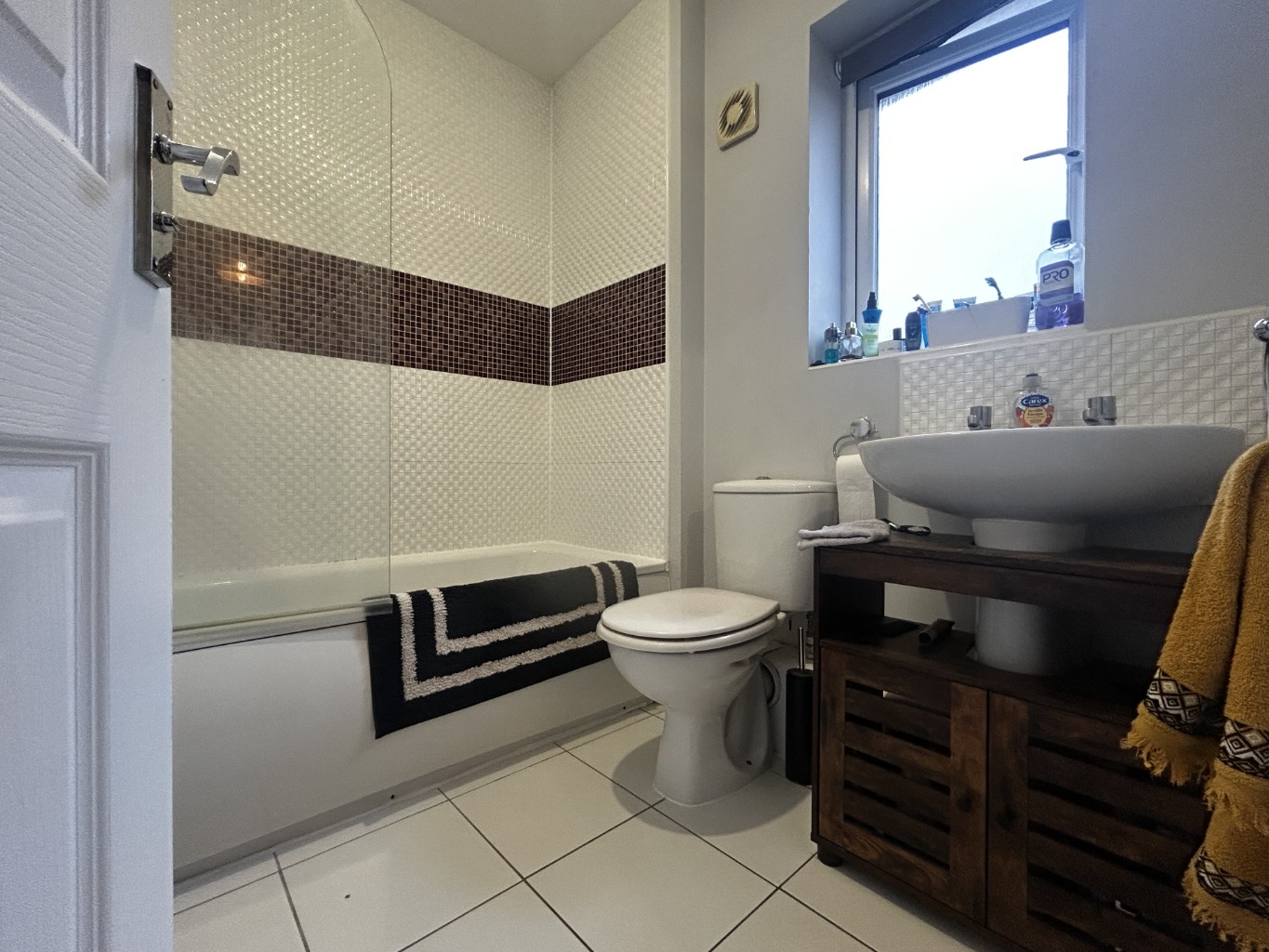 A TWO BEDROOM COACH HOUSE LOCATED IN EYNESBURY MANOR, ST.NEOTS. AVAILABLE EARLY NOVEMBER. Property image 12