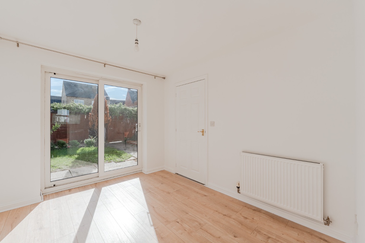 NO FORWARD CHAIN THREE BEDROOM HOME TWO BATHROOMS CLOSE TO SCHOOLS & AMENITIES Property image 5