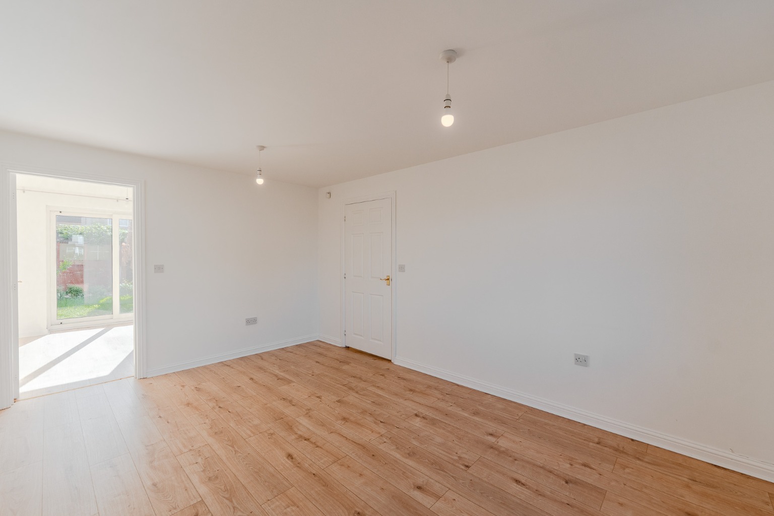 NO FORWARD CHAIN THREE BEDROOM HOME TWO BATHROOMS CLOSE TO SCHOOLS & AMENITIES Property image 4