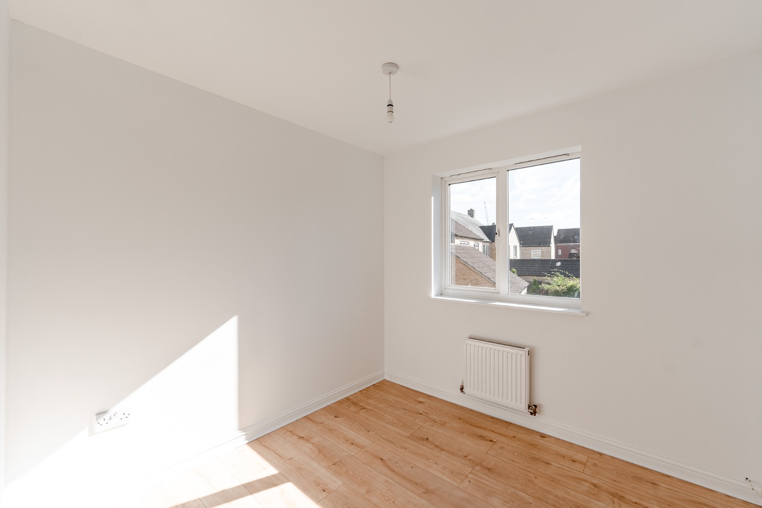NO FORWARD CHAIN THREE BEDROOM HOME TWO BATHROOMS CLOSE TO SCHOOLS & AMENITIES Property image 12