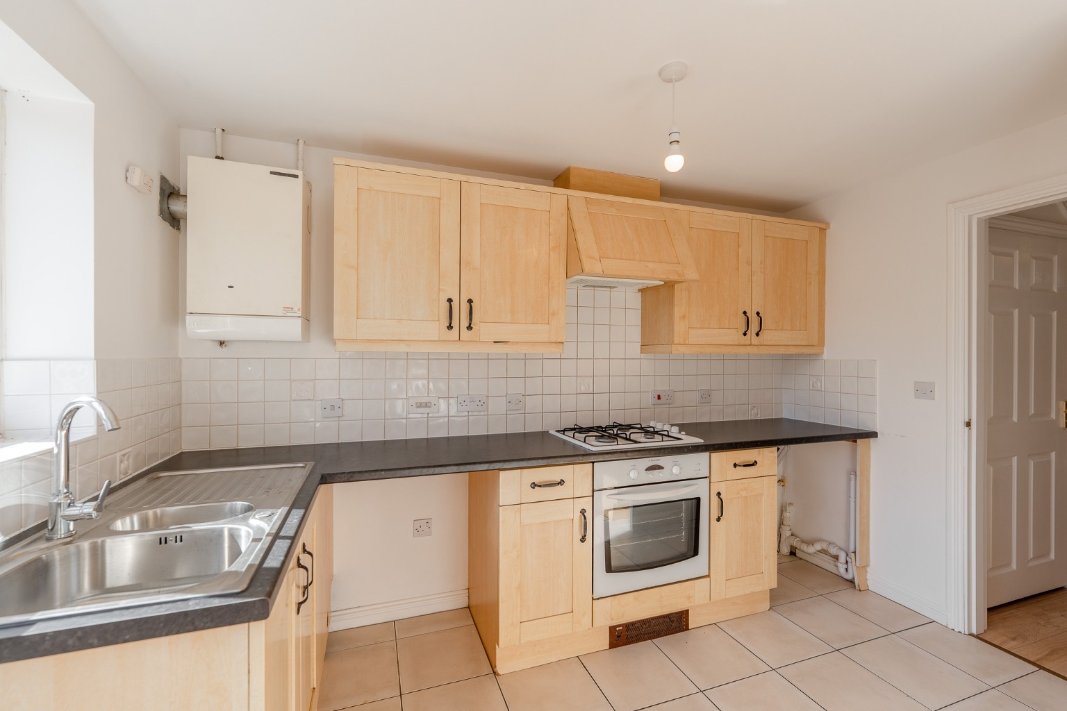 NO FORWARD CHAIN THREE BEDROOM HOME TWO BATHROOMS CLOSE TO SCHOOLS & AMENITIES Property image 2