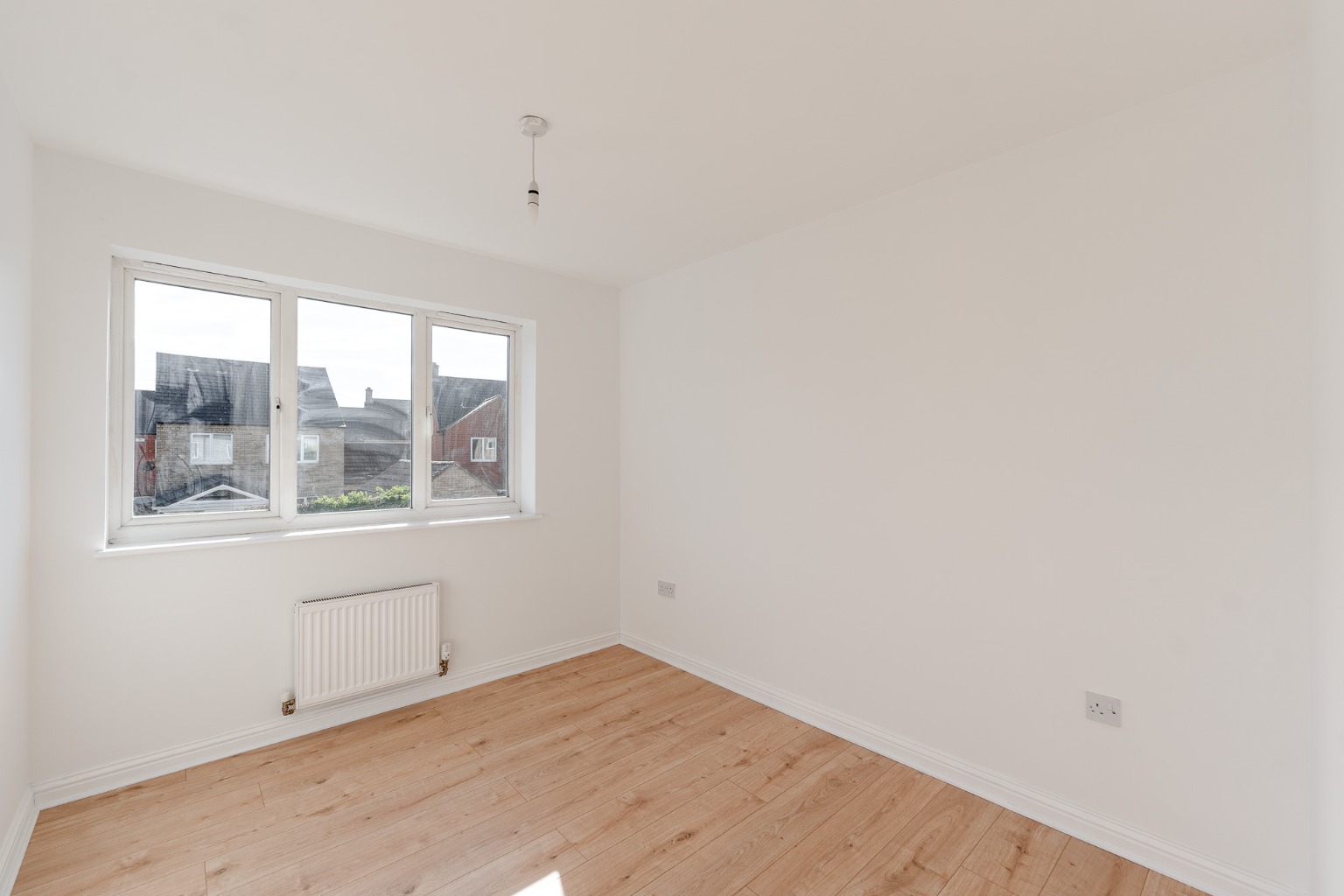 NO FORWARD CHAIN THREE BEDROOM HOME TWO BATHROOMS CLOSE TO SCHOOLS & AMENITIES Property image 11