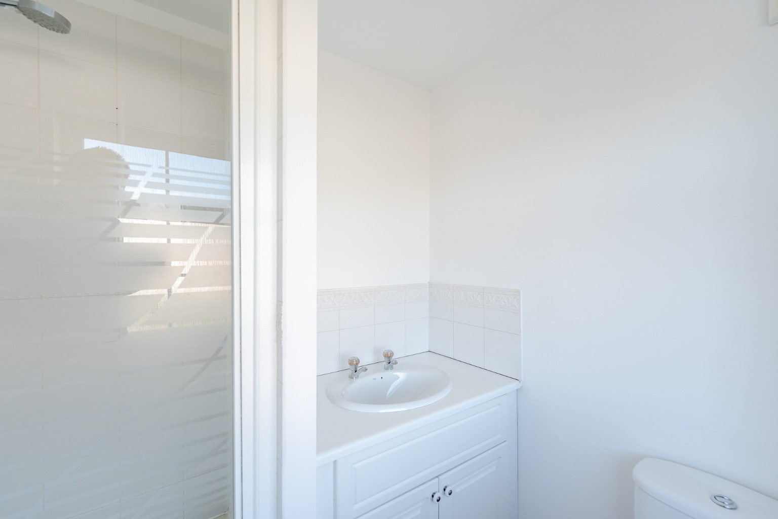 NO FORWARD CHAIN THREE BEDROOM HOME TWO BATHROOMS CLOSE TO SCHOOLS & AMENITIES Property image 10