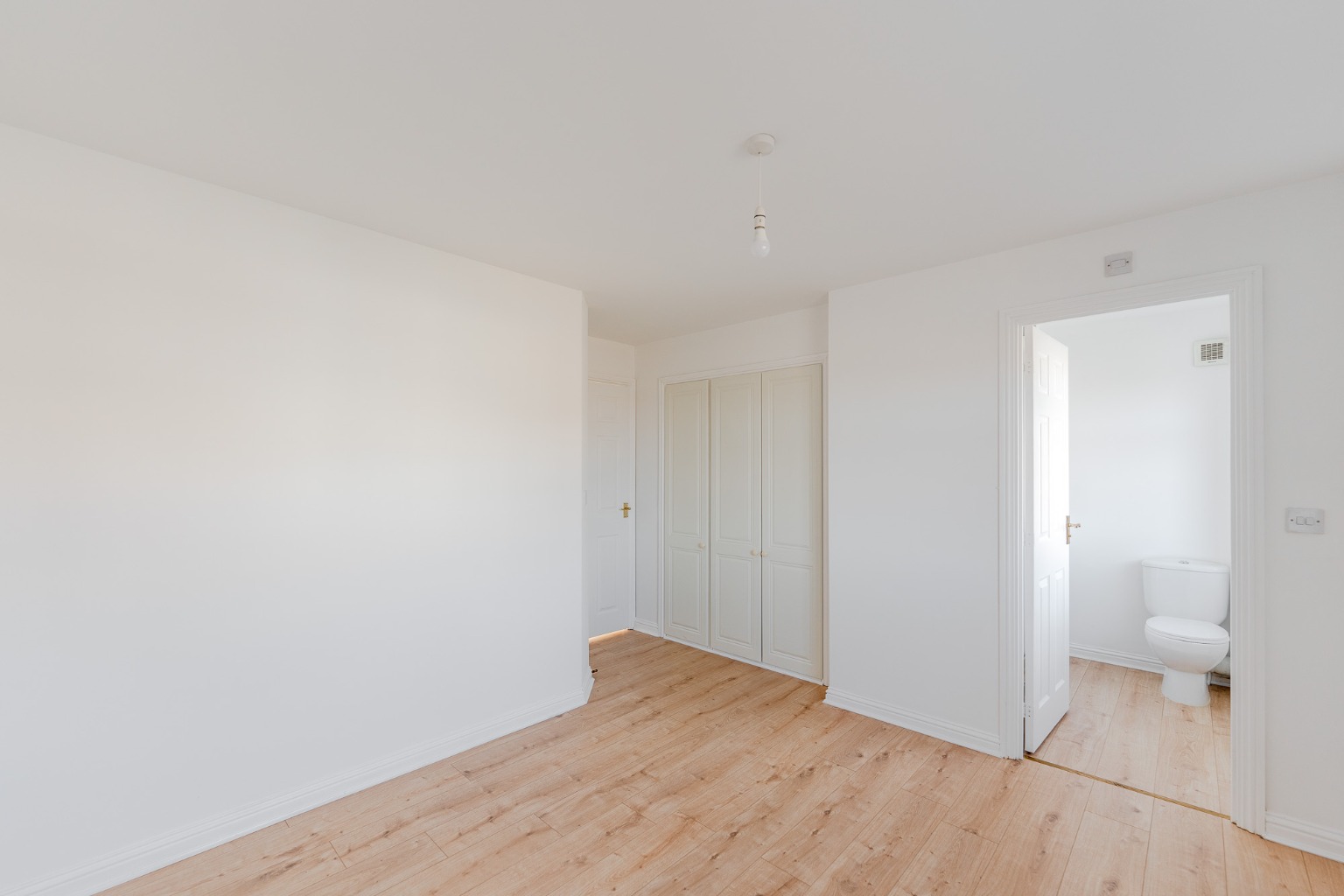 NO FORWARD CHAIN THREE BEDROOM HOME TWO BATHROOMS CLOSE TO SCHOOLS & AMENITIES Property image 8