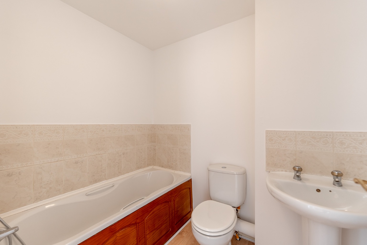 NO FORWARD CHAIN THREE BEDROOM HOME TWO BATHROOMS CLOSE TO SCHOOLS & AMENITIES Property image 13