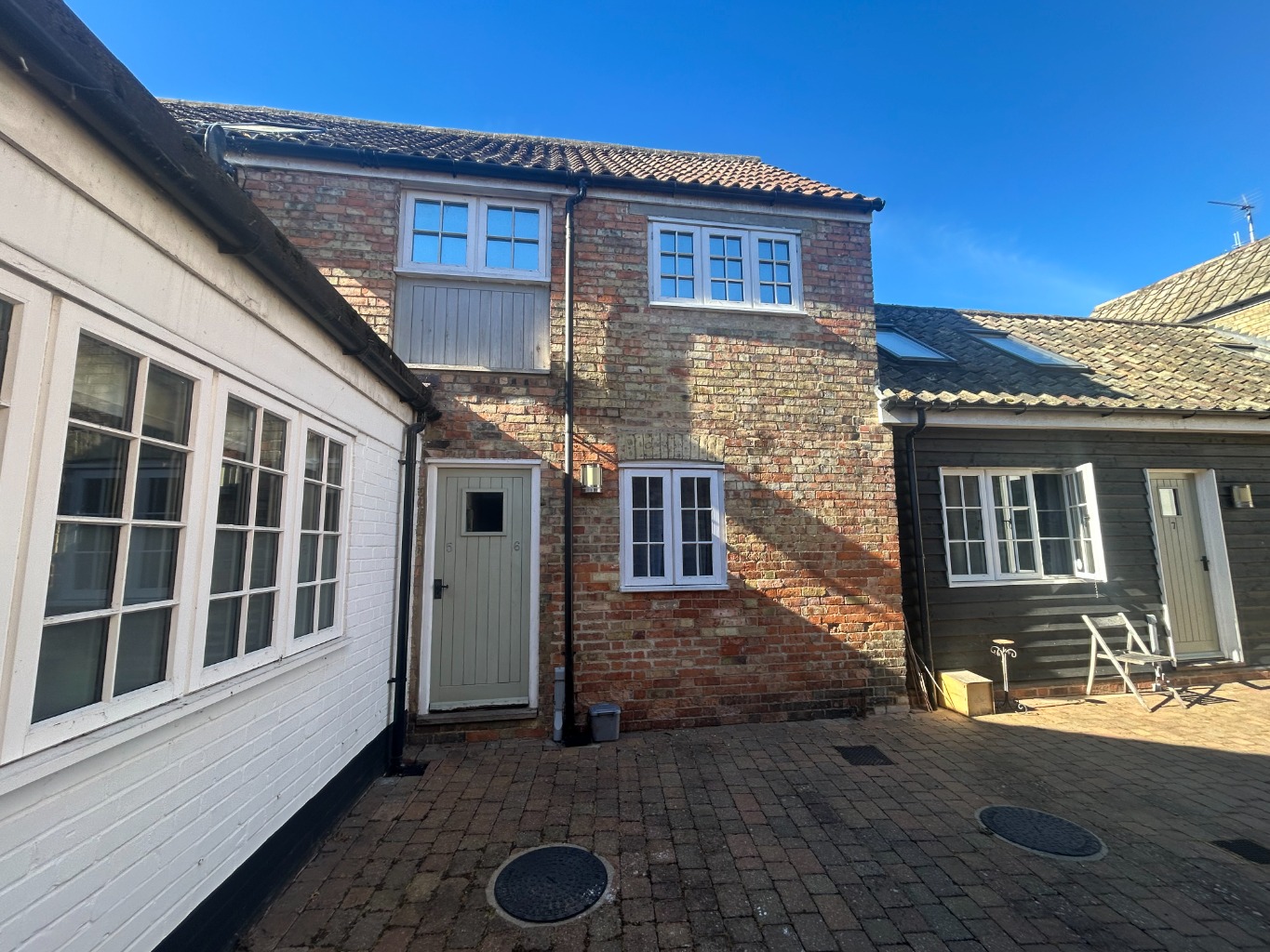 Smokey Mews, High Street, St. Neots, Cambridgeshire, PE19 1JB