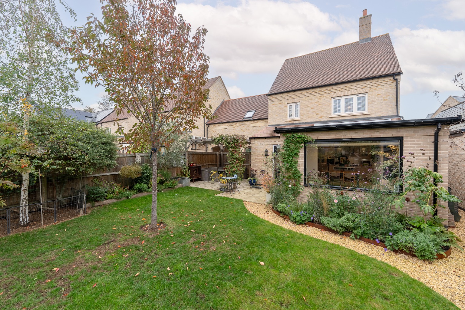 Immaculate 3 Bedroom Link-Detached Home in Sought-After Brampton Park Property image 4