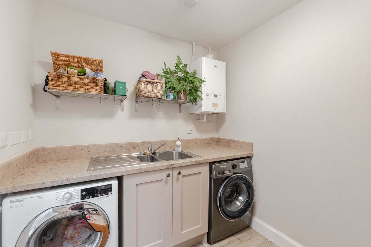 Immaculate 3 Bedroom Link-Detached Home in Sought-After Brampton Park Property image 10