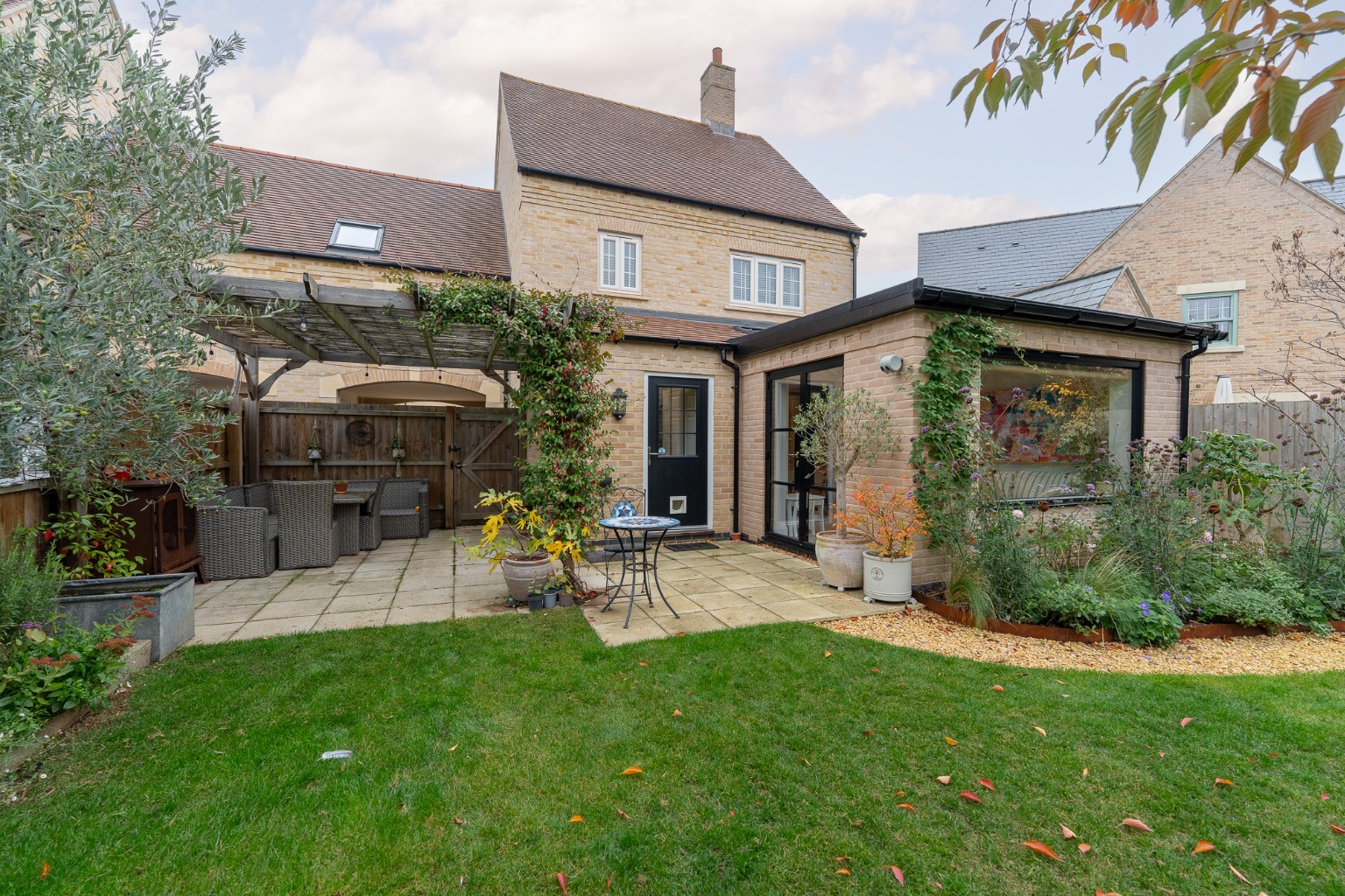 Immaculate 3 Bedroom Link-Detached Home in Sought-After Brampton Park Property image 22