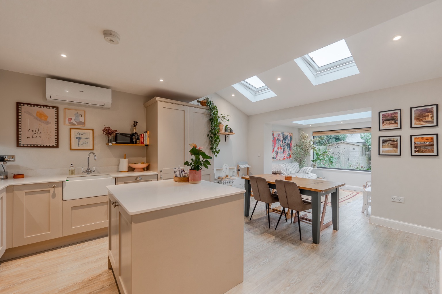 Immaculate 3 Bedroom Link-Detached Home in Sought-After Brampton Park Property image 7