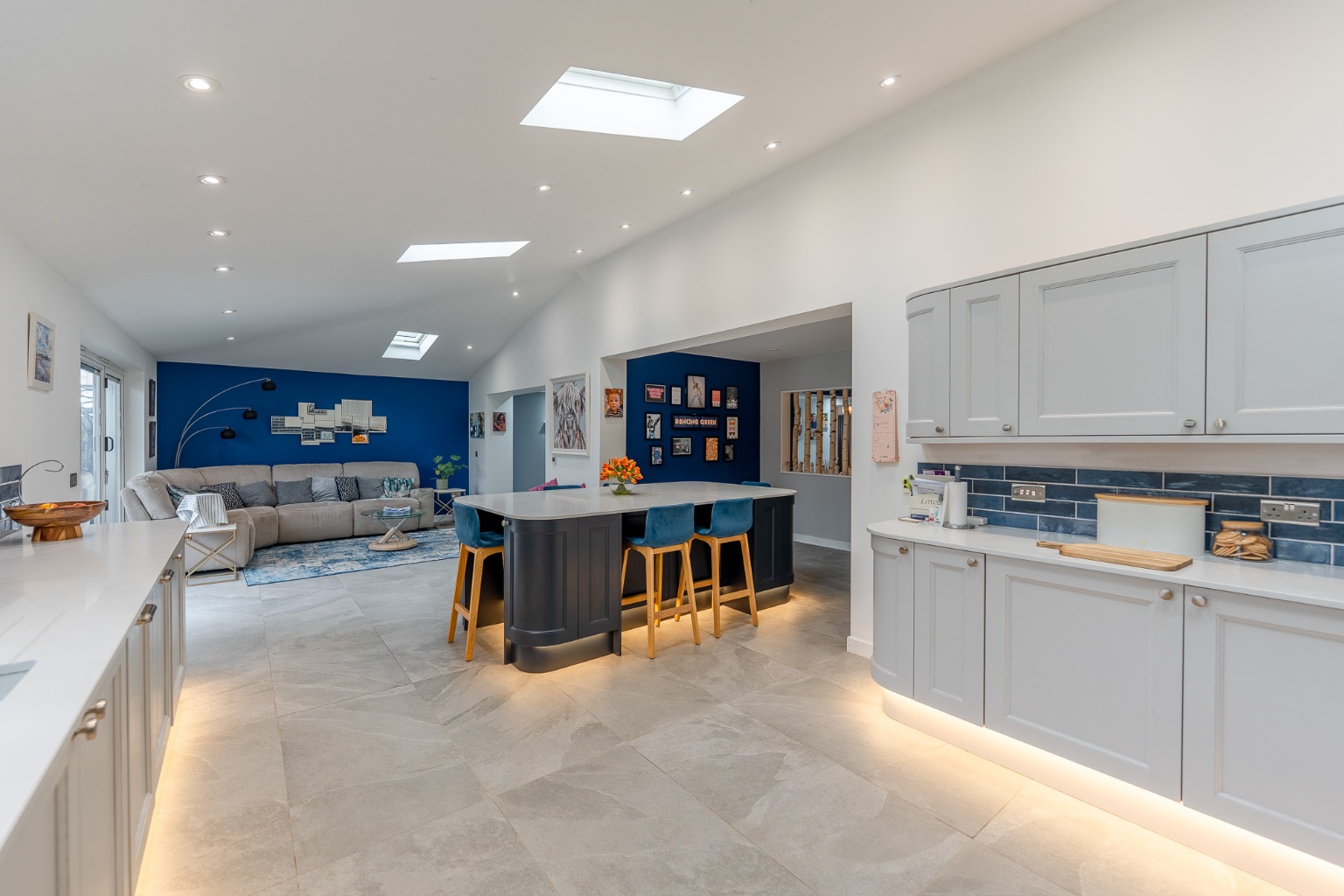 * Guide Price £800,000 - £850,000 * Exquisite 4 Bedroom Family Home with Views Over Hemingford Lake Property image 3