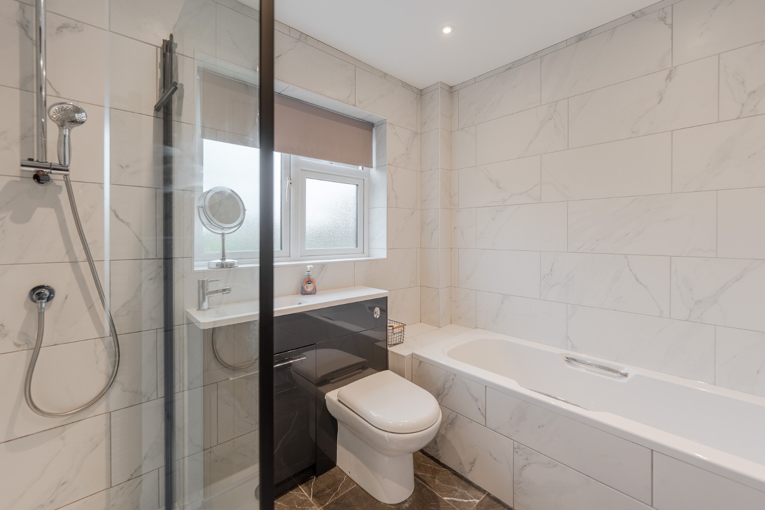* Guide Price £800,000 - £850,000 * Exquisite 4 Bedroom Family Home with Views Over Hemingford Lake Property image 19