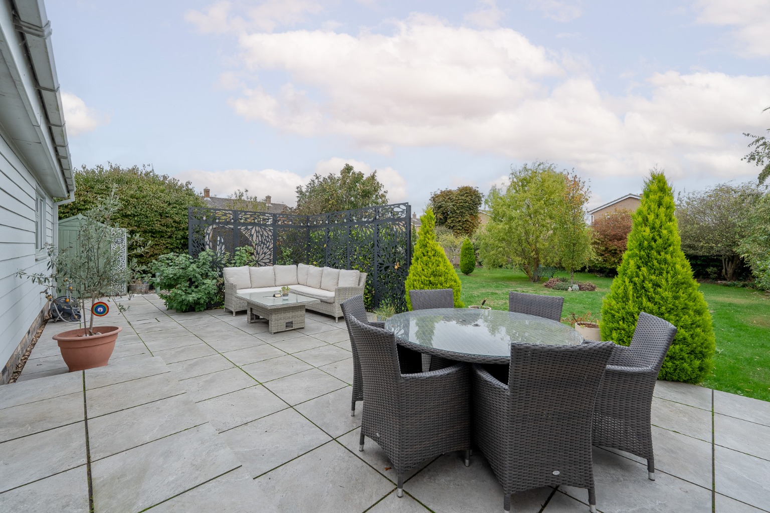 * Guide Price £800,000 - £850,000 * Exquisite 4 Bedroom Family Home with Views Over Hemingford Lake Property image 22