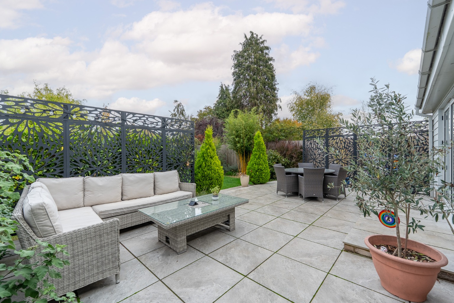 * Guide Price £800,000 - £850,000 * Exquisite 4 Bedroom Family Home with Views Over Hemingford Lake Property image 21