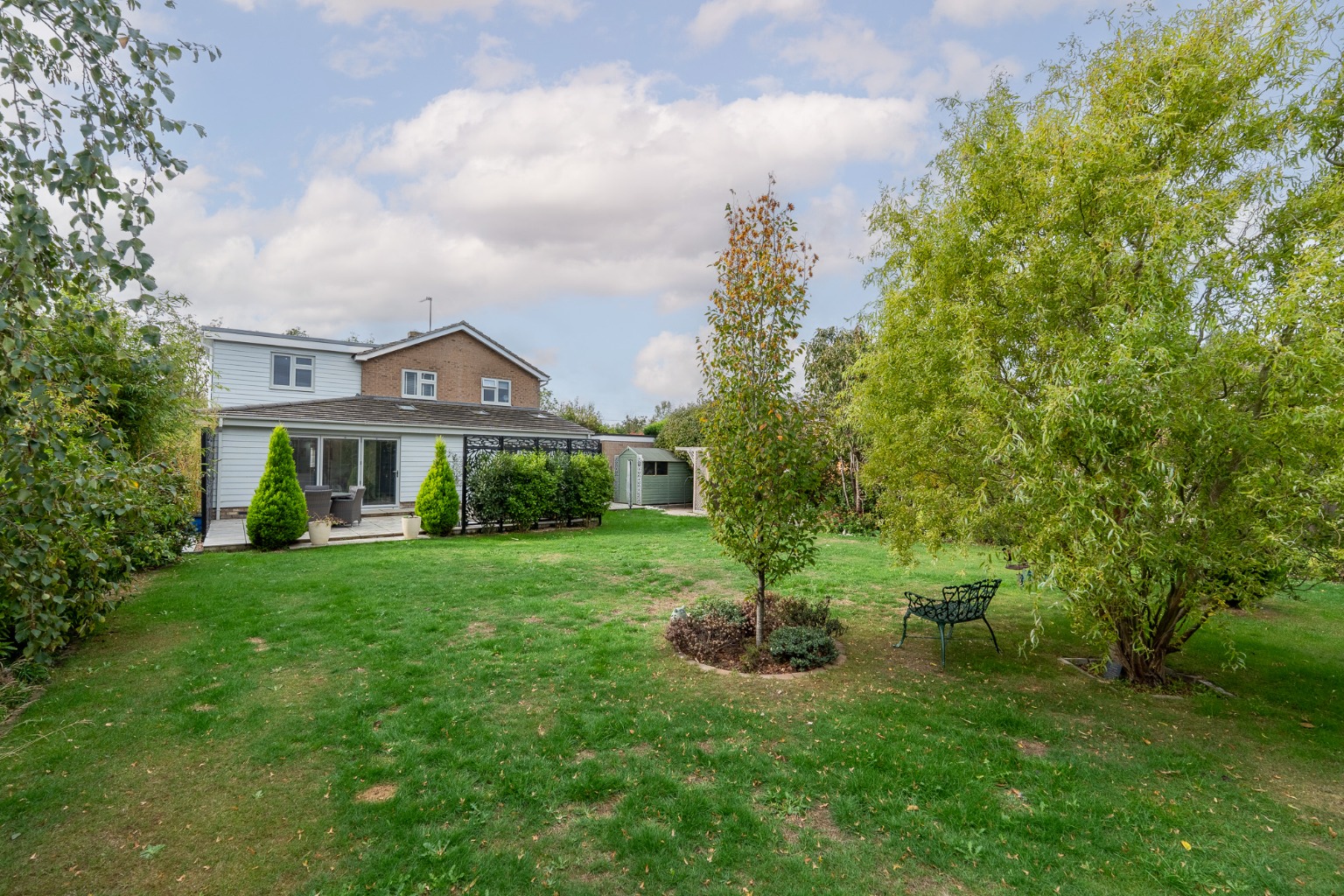 * Guide Price £800,000 - £850,000 * Exquisite 4 Bedroom Family Home with Views Over Hemingford Lake Property image 25