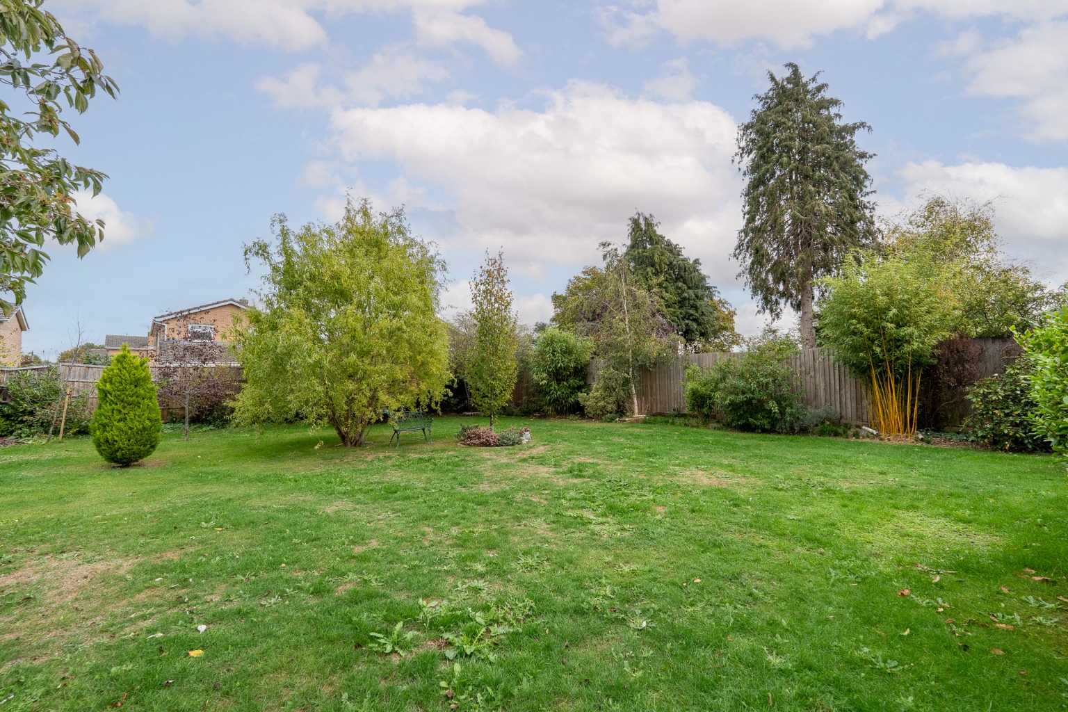 * Guide Price £800,000 - £850,000 * Exquisite 4 Bedroom Family Home with Views Over Hemingford Lake Property image 23