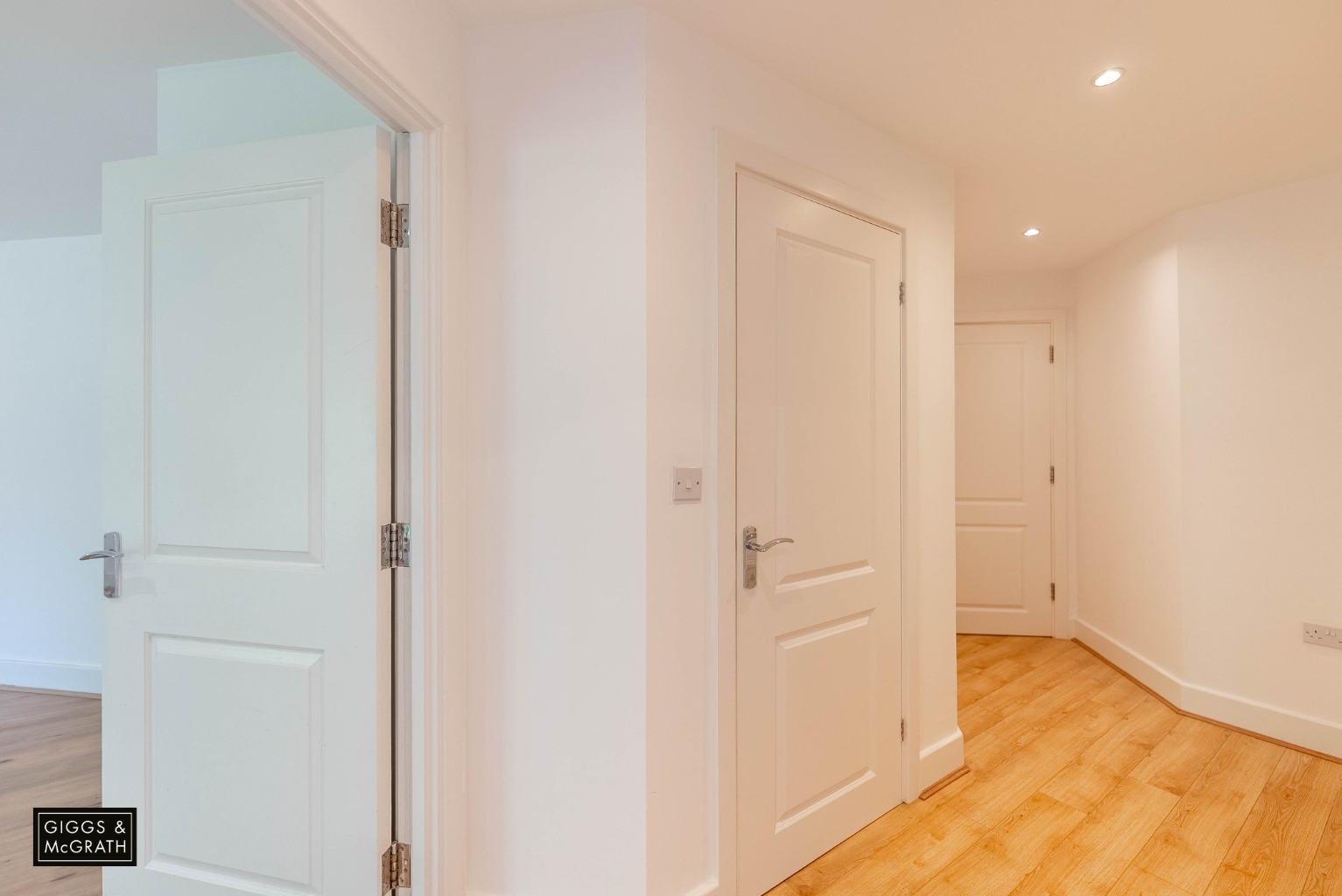 Modern Two Double Bedroom Apartment in Stukeley Meadows, Huntingdon Property image 6