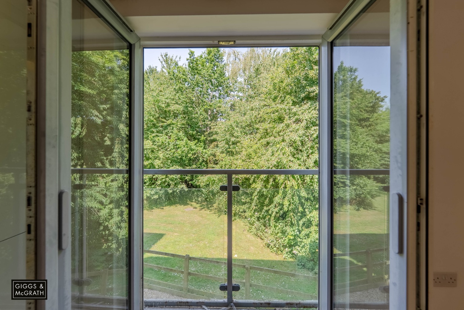 Modern Two Double Bedroom Apartment in Stukeley Meadows, Huntingdon Property image 4
