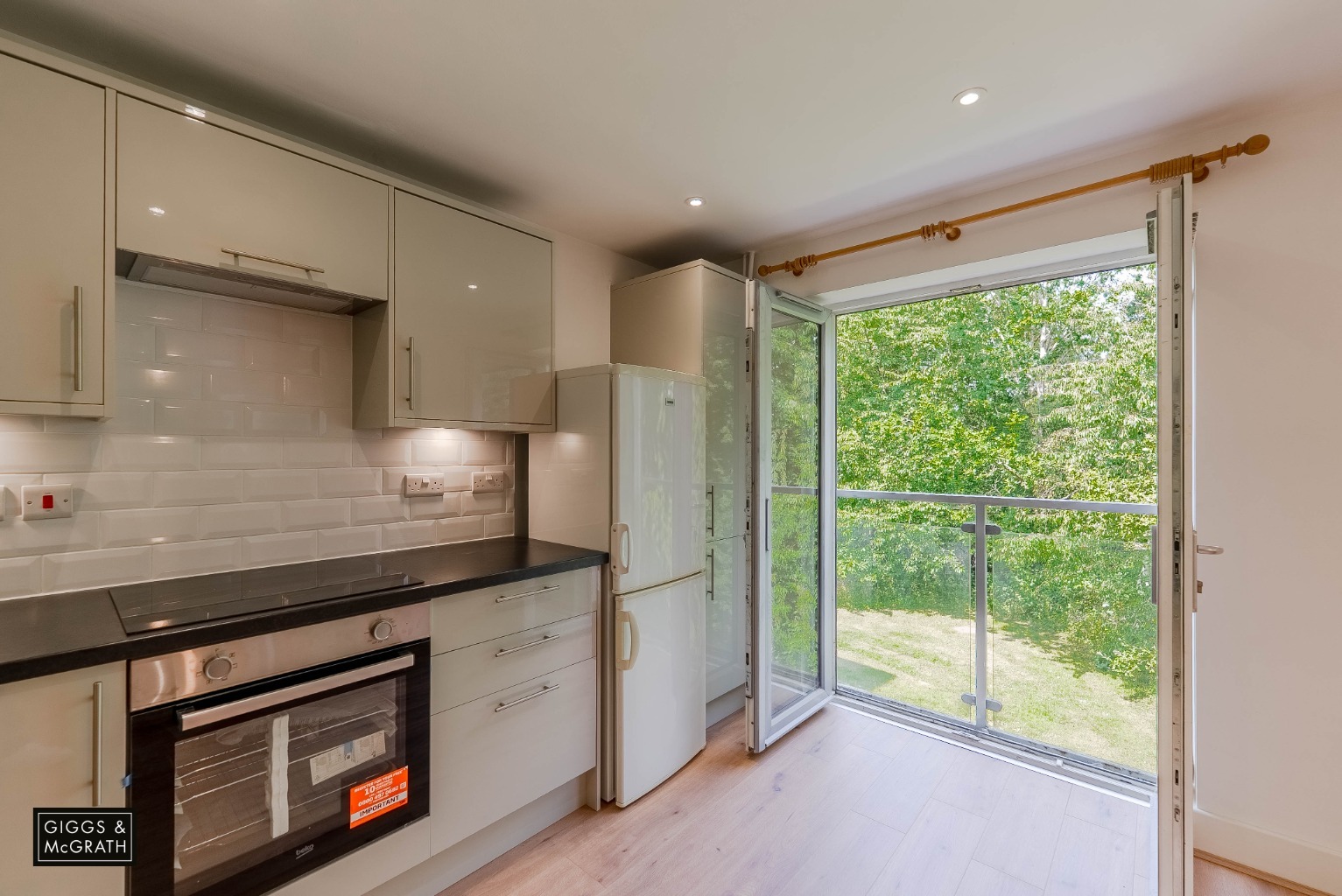 Modern Two Double Bedroom Apartment in Stukeley Meadows, Huntingdon Property image 3