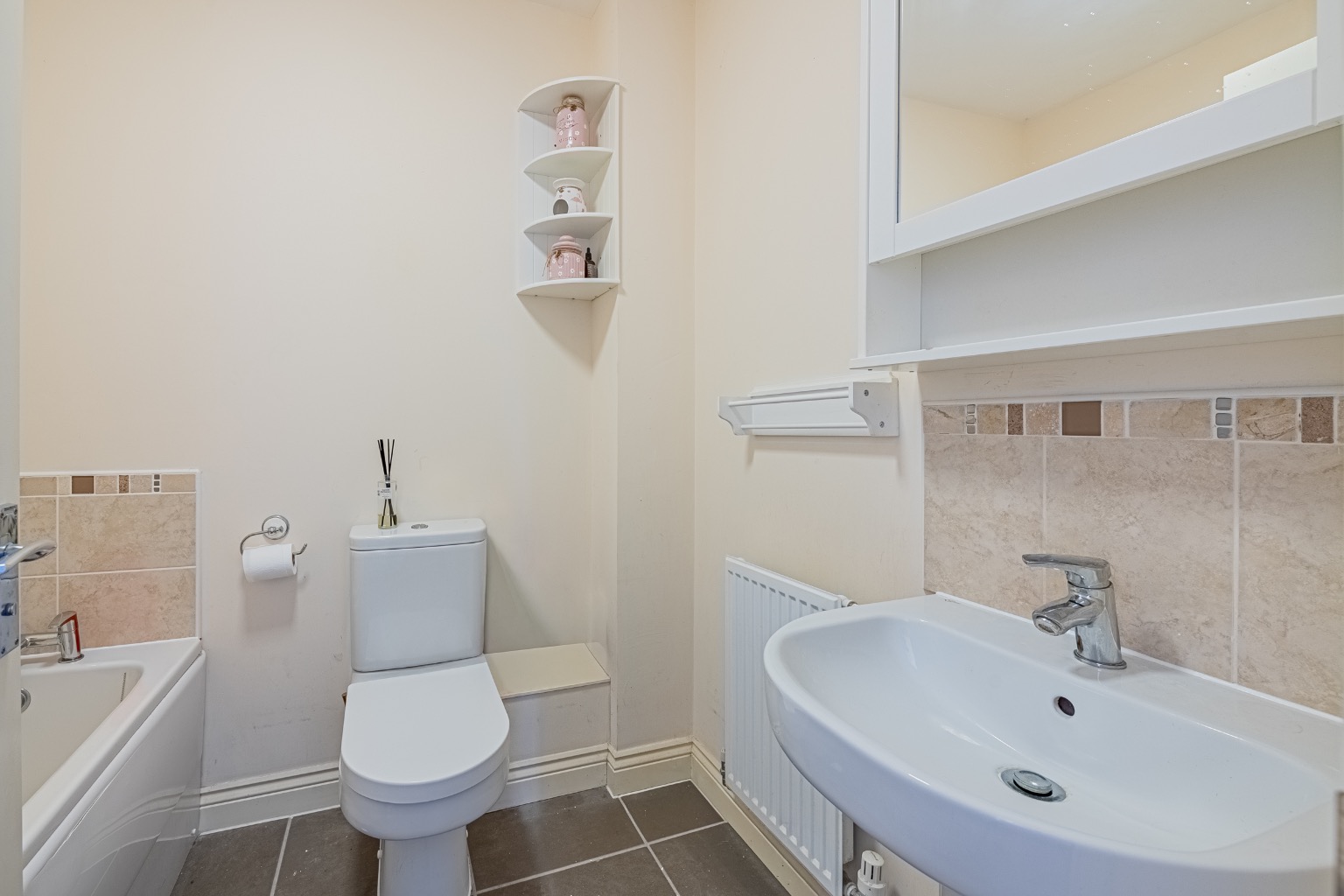 Charming 3-Bed Cambridge Home with Stunning Kitchen & Garden Property image 9