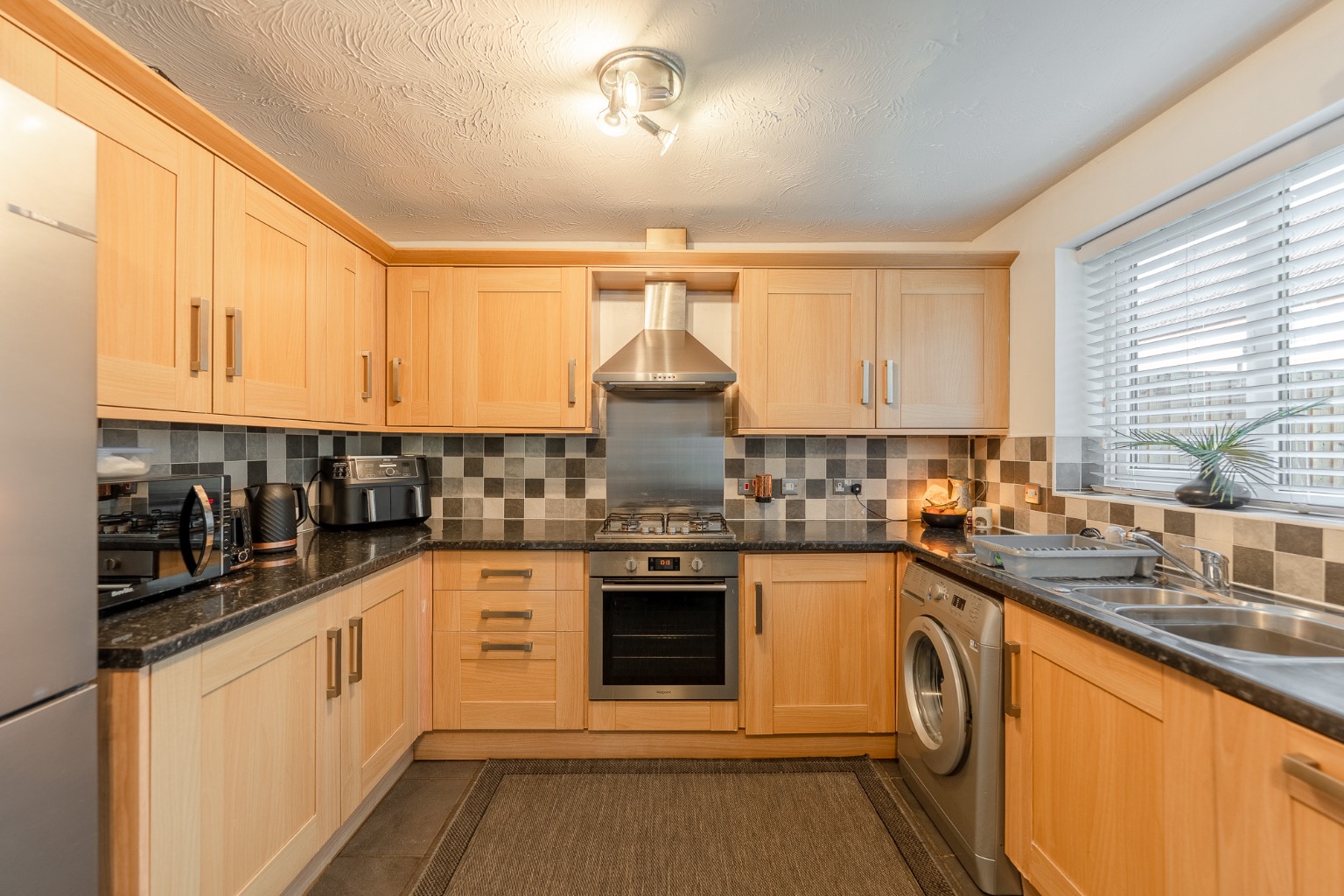 3 Bedroom end of terrace house for sale Property image 3