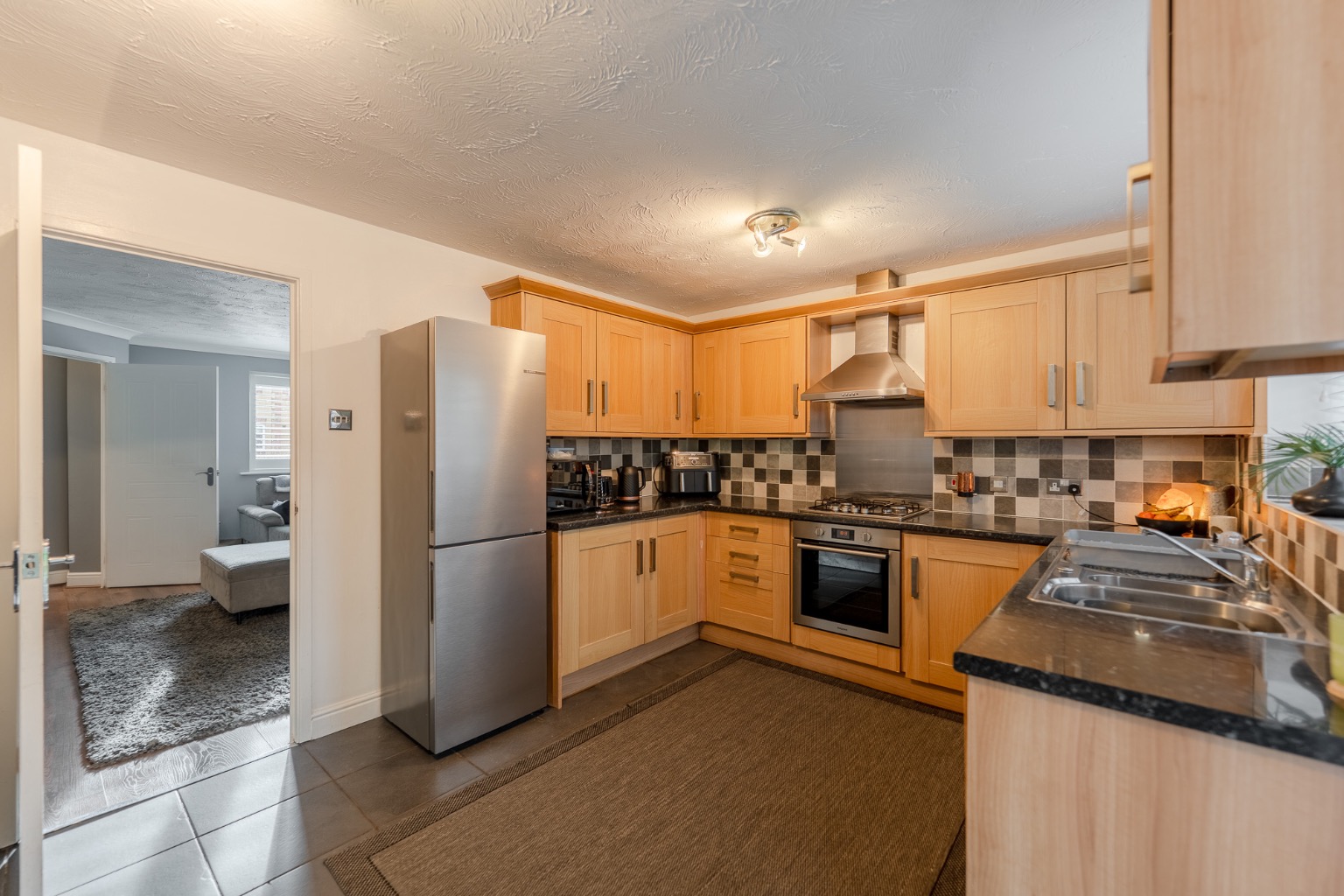 3 Bedroom end of terrace house for sale Property image 8
