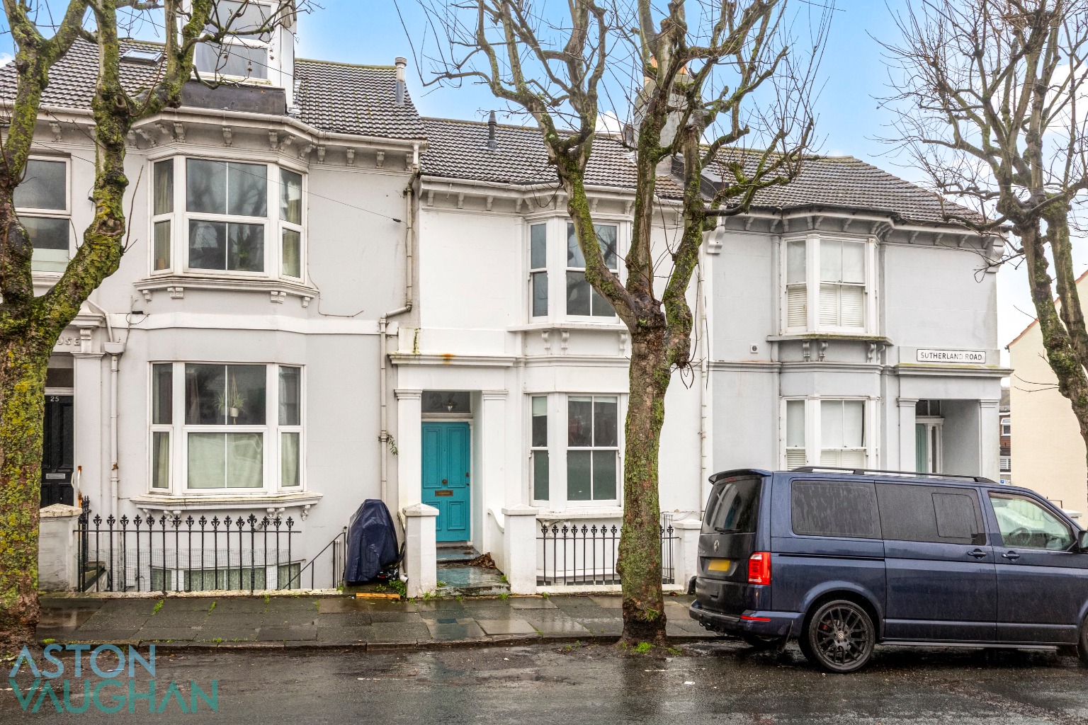 Victorian Terraced House: Modern Living Near Queen's Park, Brighton