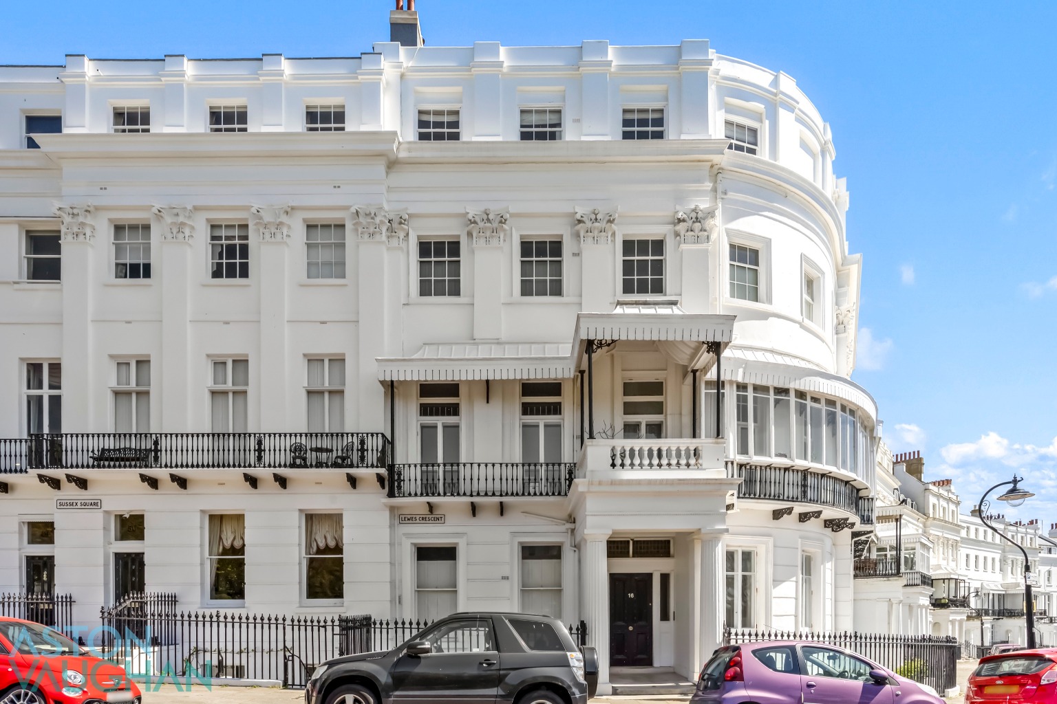 Regency Charm with Private Patio in Exclusive Lewes Crescent