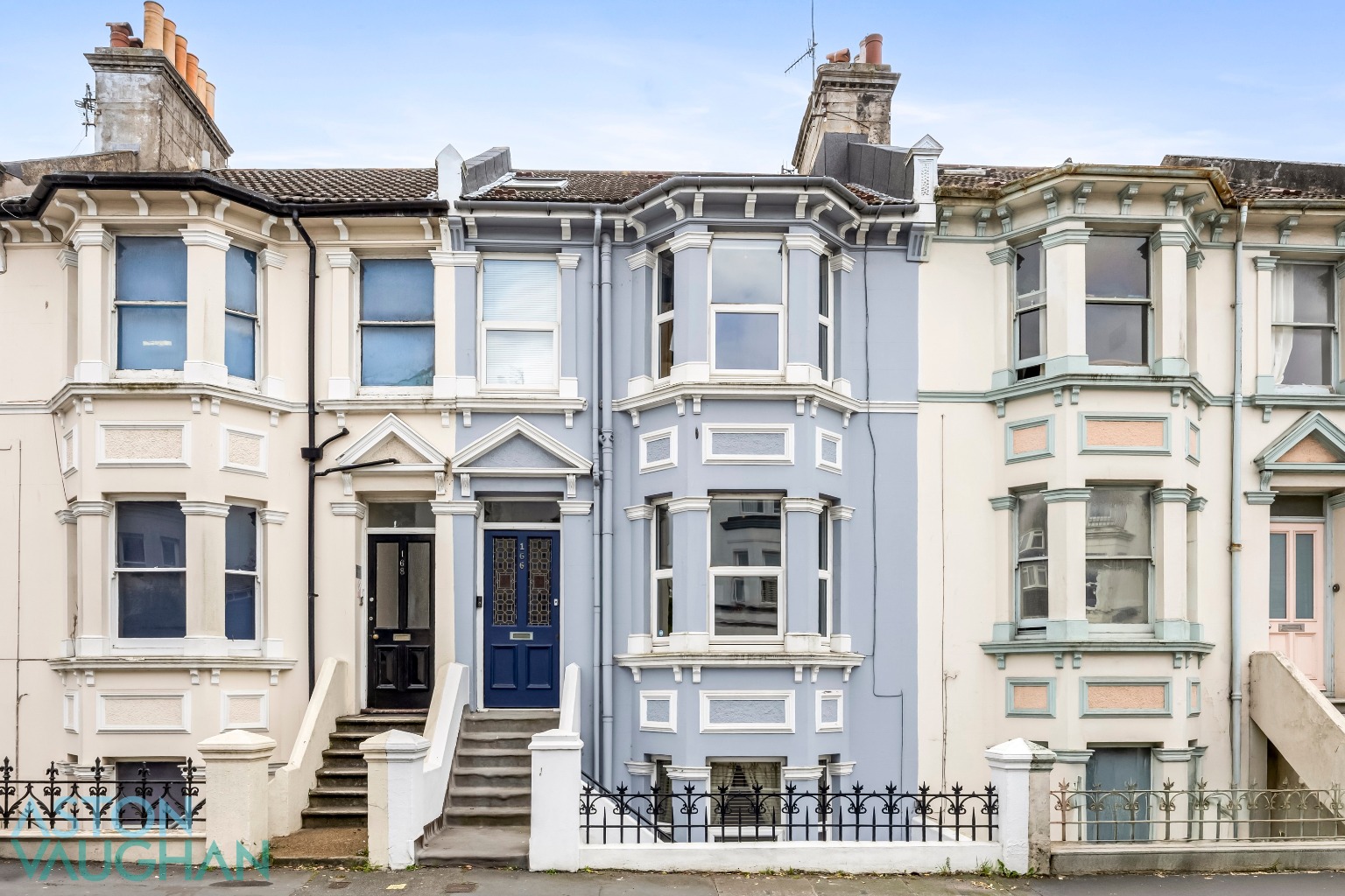 Stunning 4-Bed Family Home with Garden in Vibrant Brighton