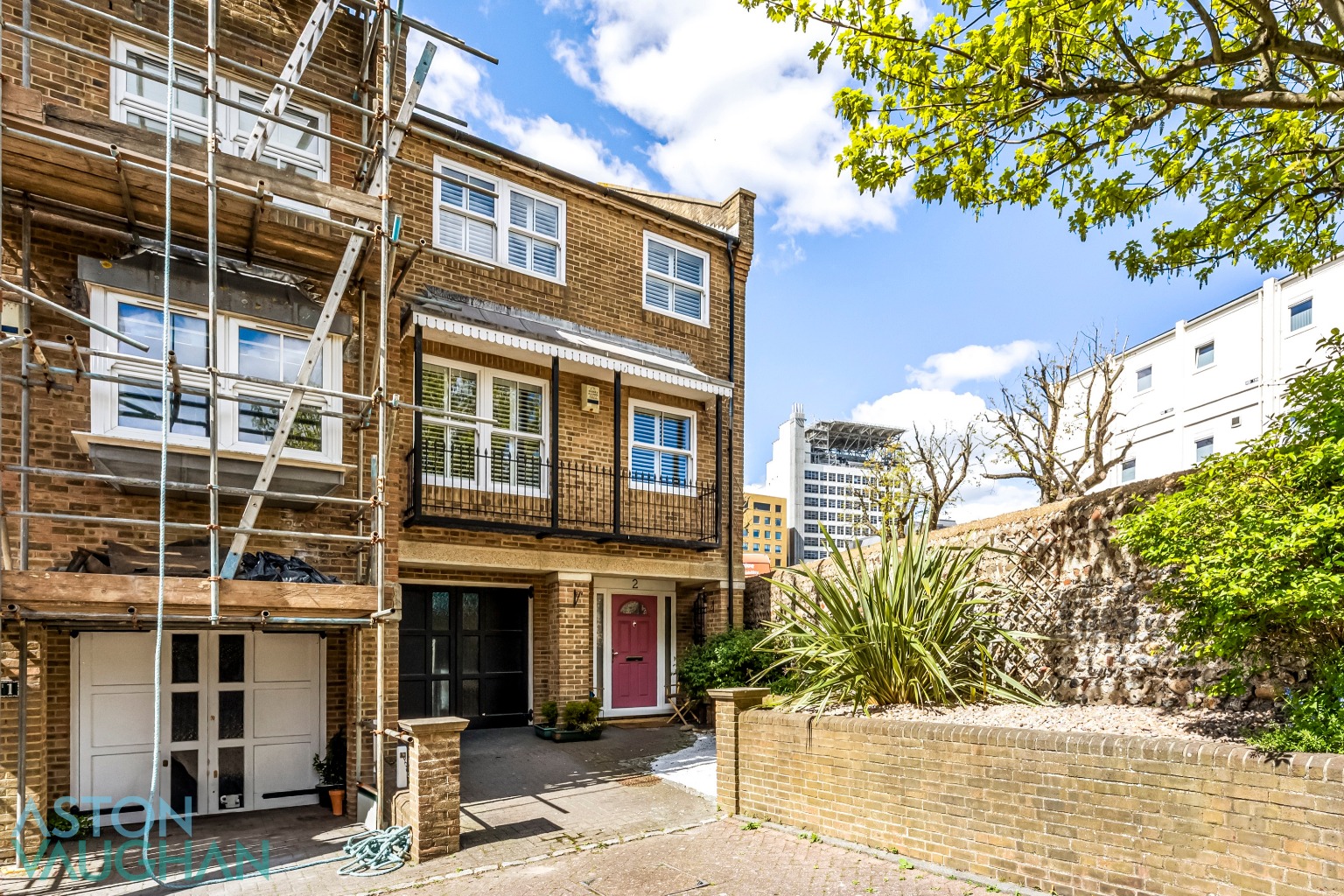 Stunning 4-Bed Mews House in Kemptown with Parking & Garage