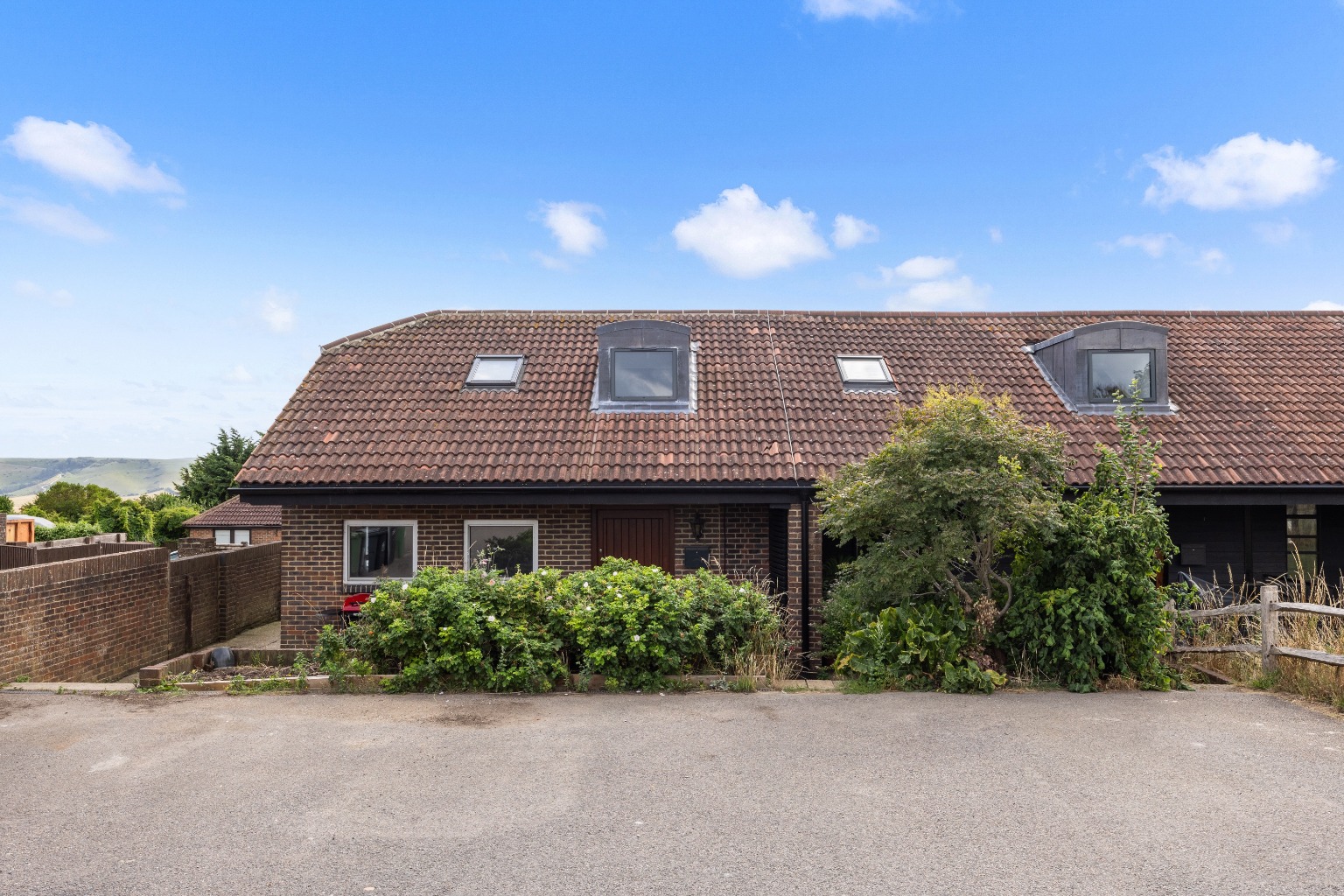 A charming two-bedroom character cottage within the historic grounds of the former Lewes Racecourse A charming two-bedroom character cottage within the historic grounds of the former Lewes Racecourse