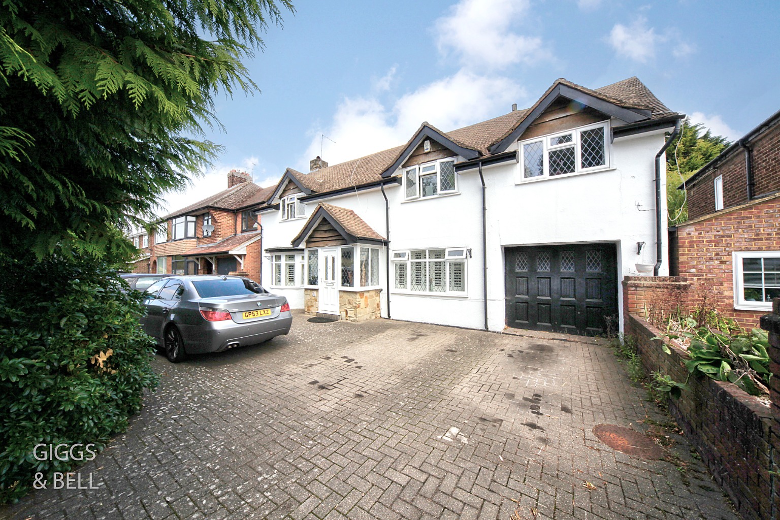 CHARACTER DETACHED ON NORTHERN OUTSKIRTS OF LUTON