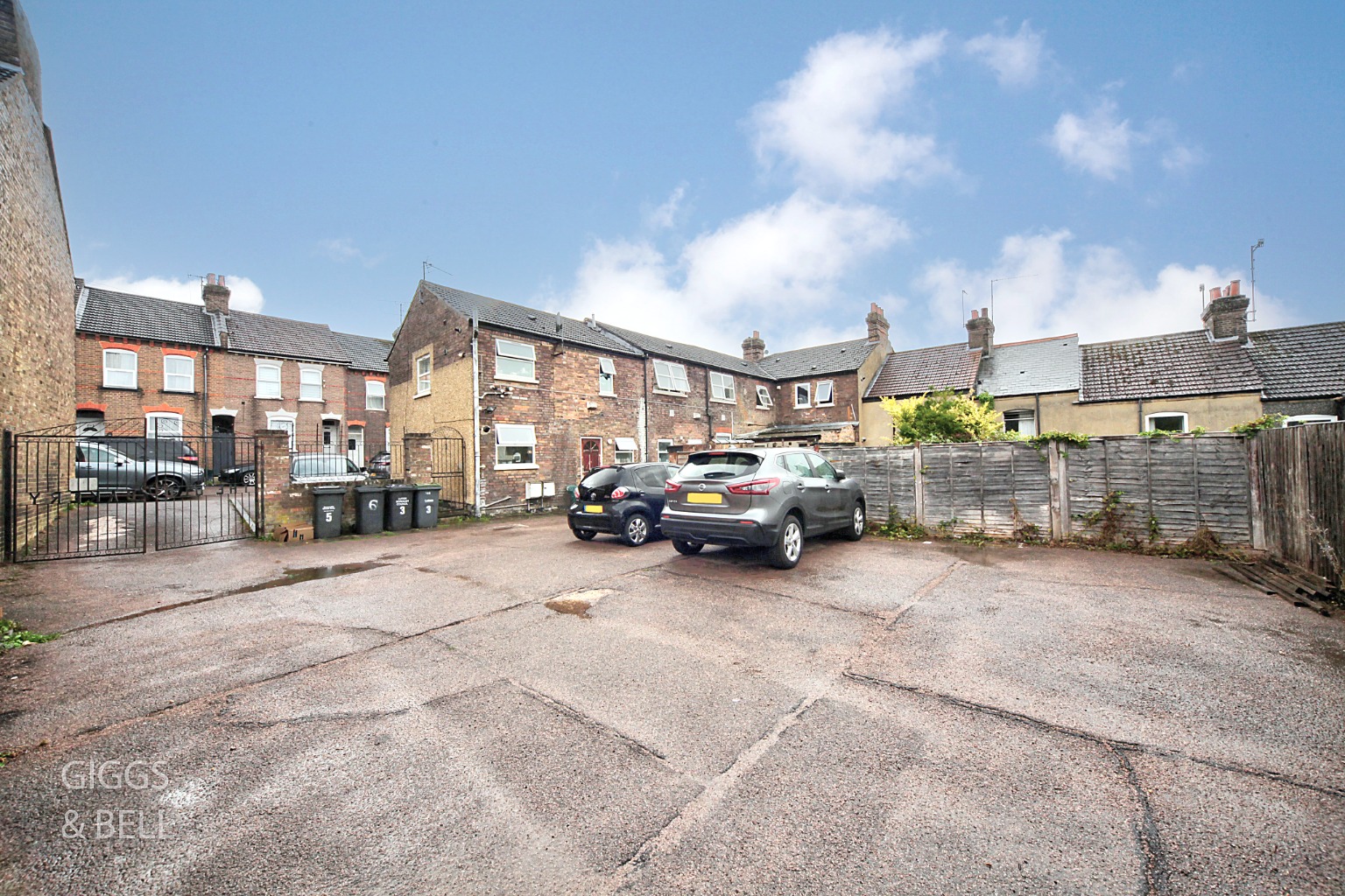 ATTENTION INVESTORS/FIRST TIME BUYERS ARE YOU LOOKING FOR A GROUND FLOOR FLAT CLOSE TO TRAIN STATION