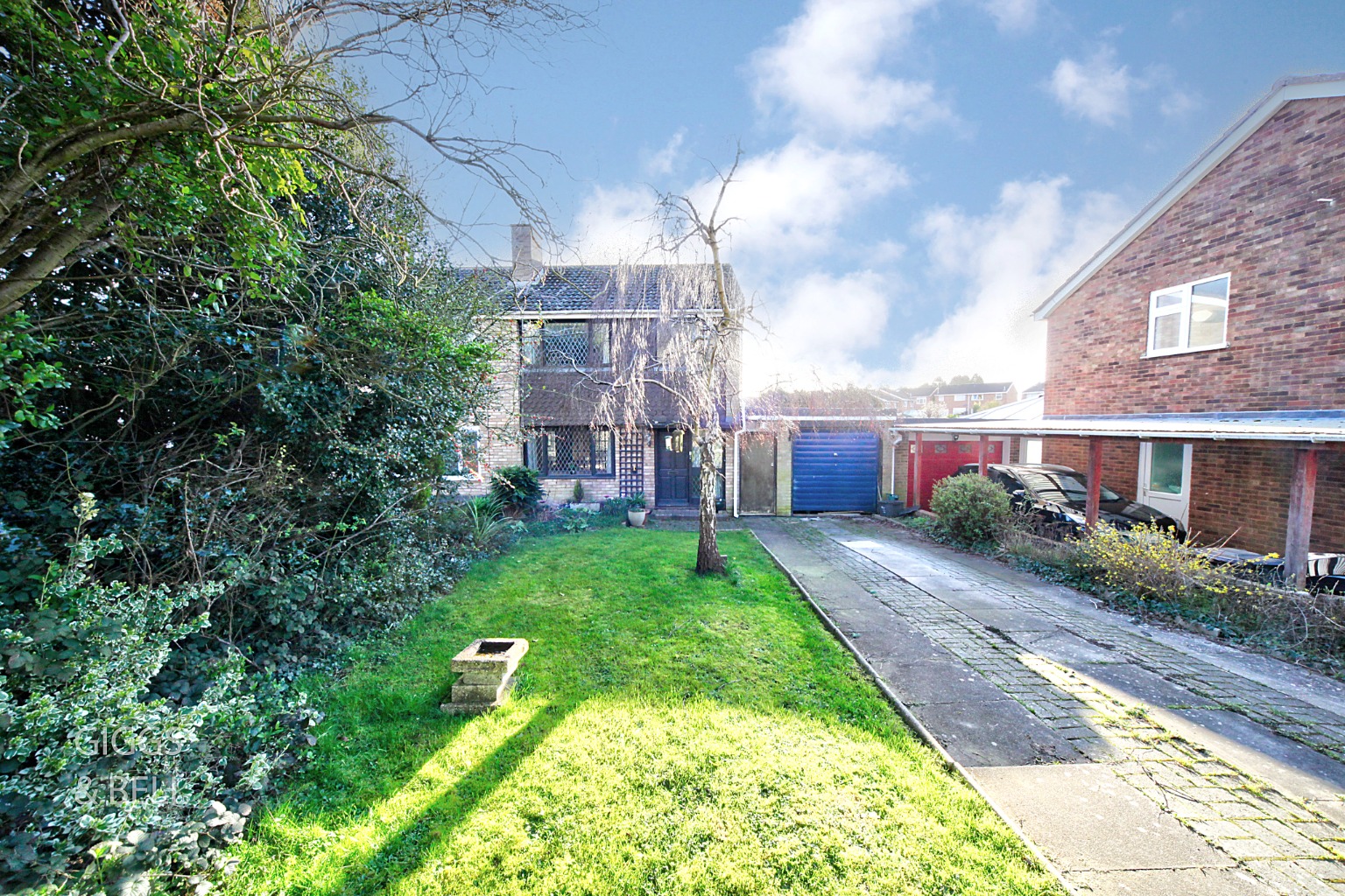 SPACIOUS SEMI DETACHED HOUSE WITH NO CHAIN IN POPULAR LOCATION