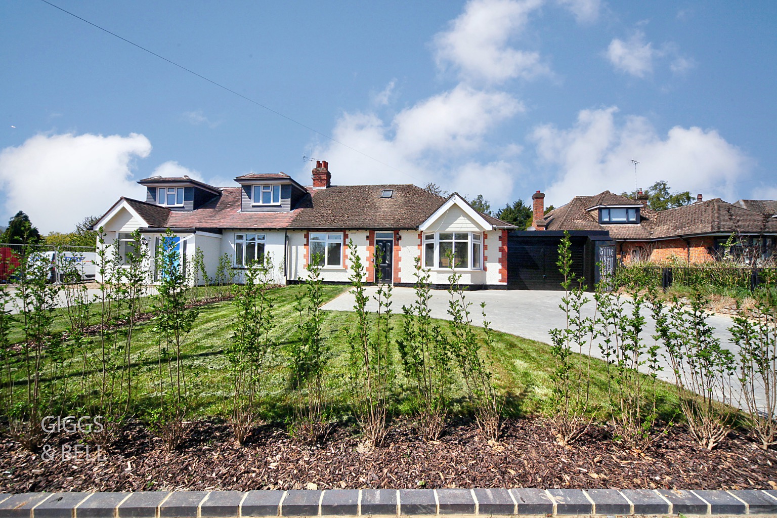 ARE YOU LOOKING FOR A ‘TURN KEY’ BUNGALOW IN THE POPULAR STOPSLEY LOCATION WITH NO ONWARD CHAIN..