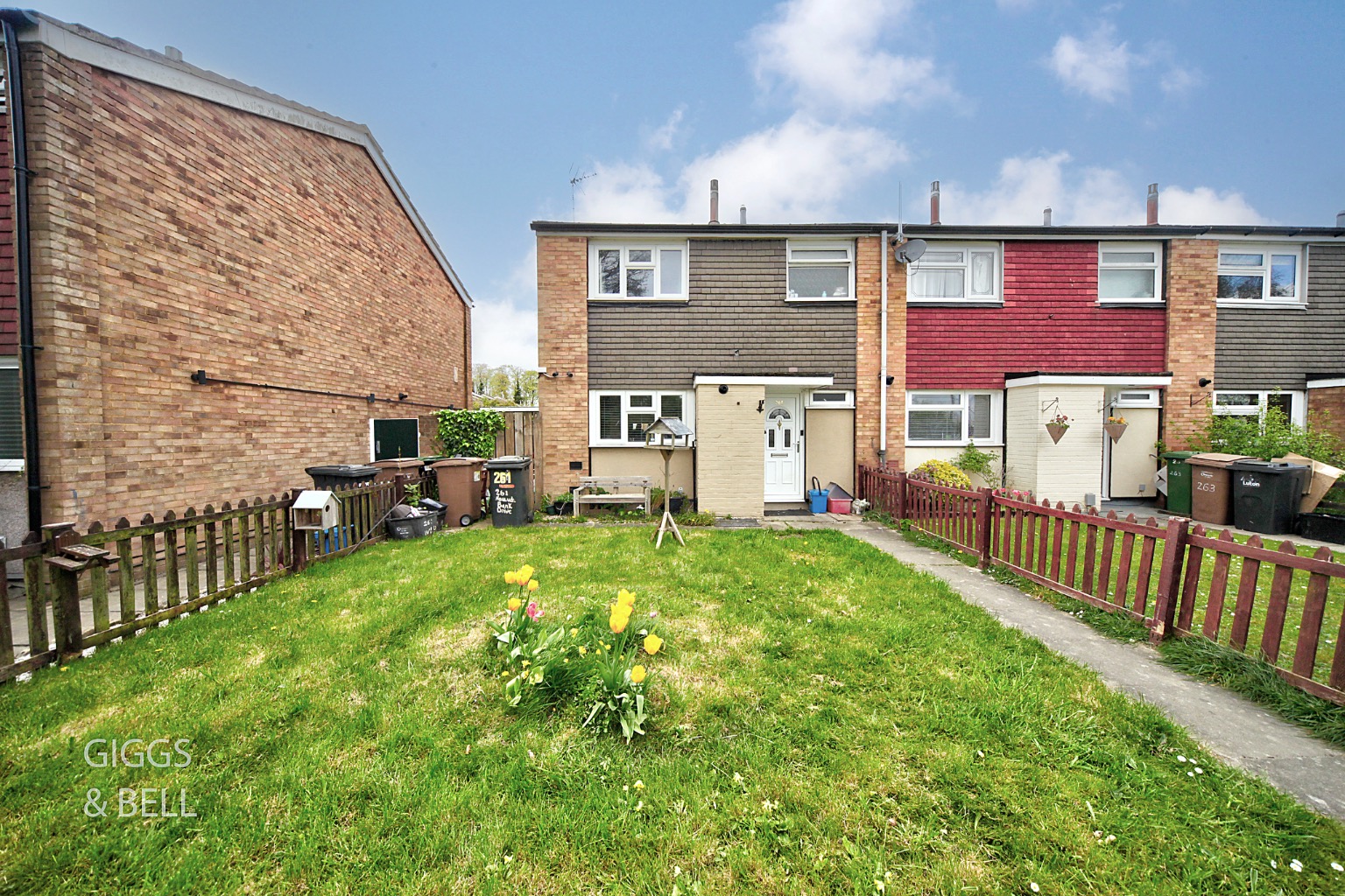 ARE YOU LOOKING FOR A TURN KEY THREE BEDROOM END OF TERRACE HOME IN MARSH FARM?