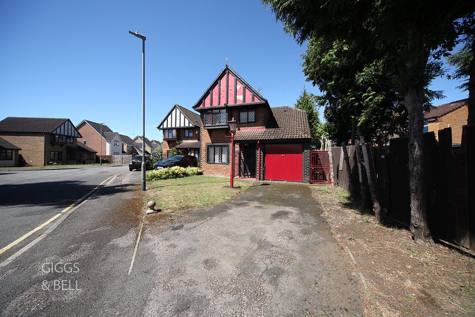 OUTSTANDING PROJECT  OPPORTUNITY IN SMALL CUL-DE-SAC WITHIN SHORT WALK OF LEAGRAVE STATION !!