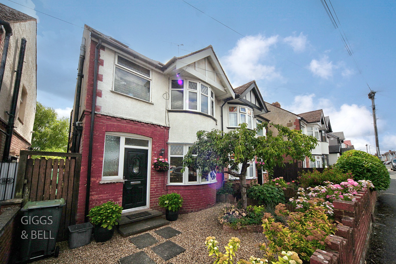 EXCLUSIVE FOUR BEDROOM SEMI DETACHED PROPERTY WITH A DOUBLE GARAGE!
