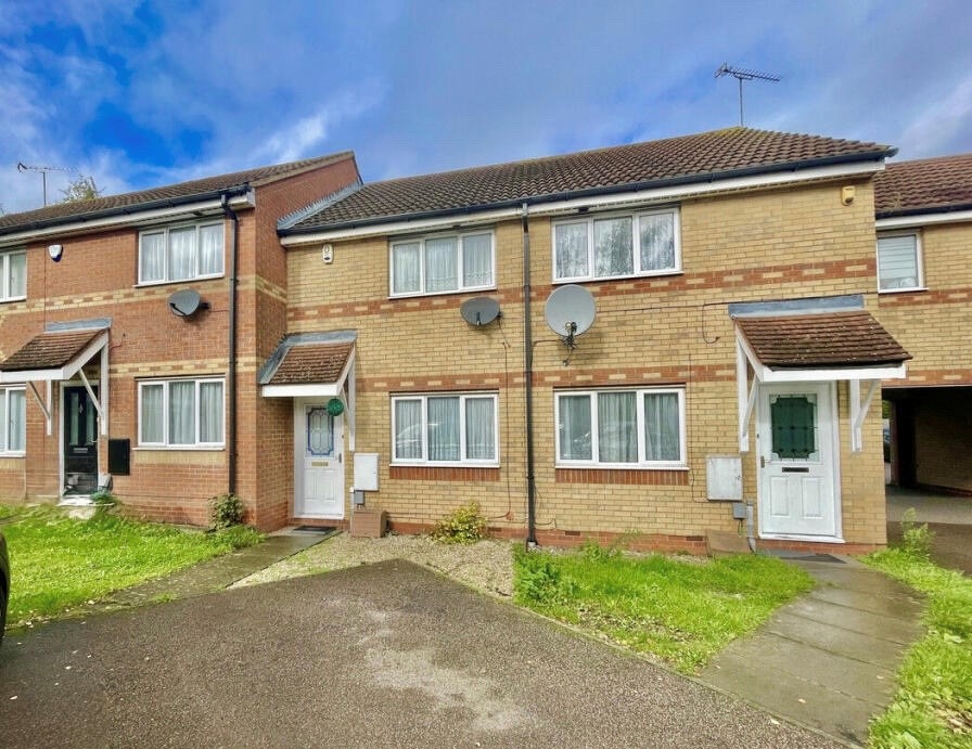 Spacious 2-Bedroom Terraced Home with Parking, Close to Amenities in Luton