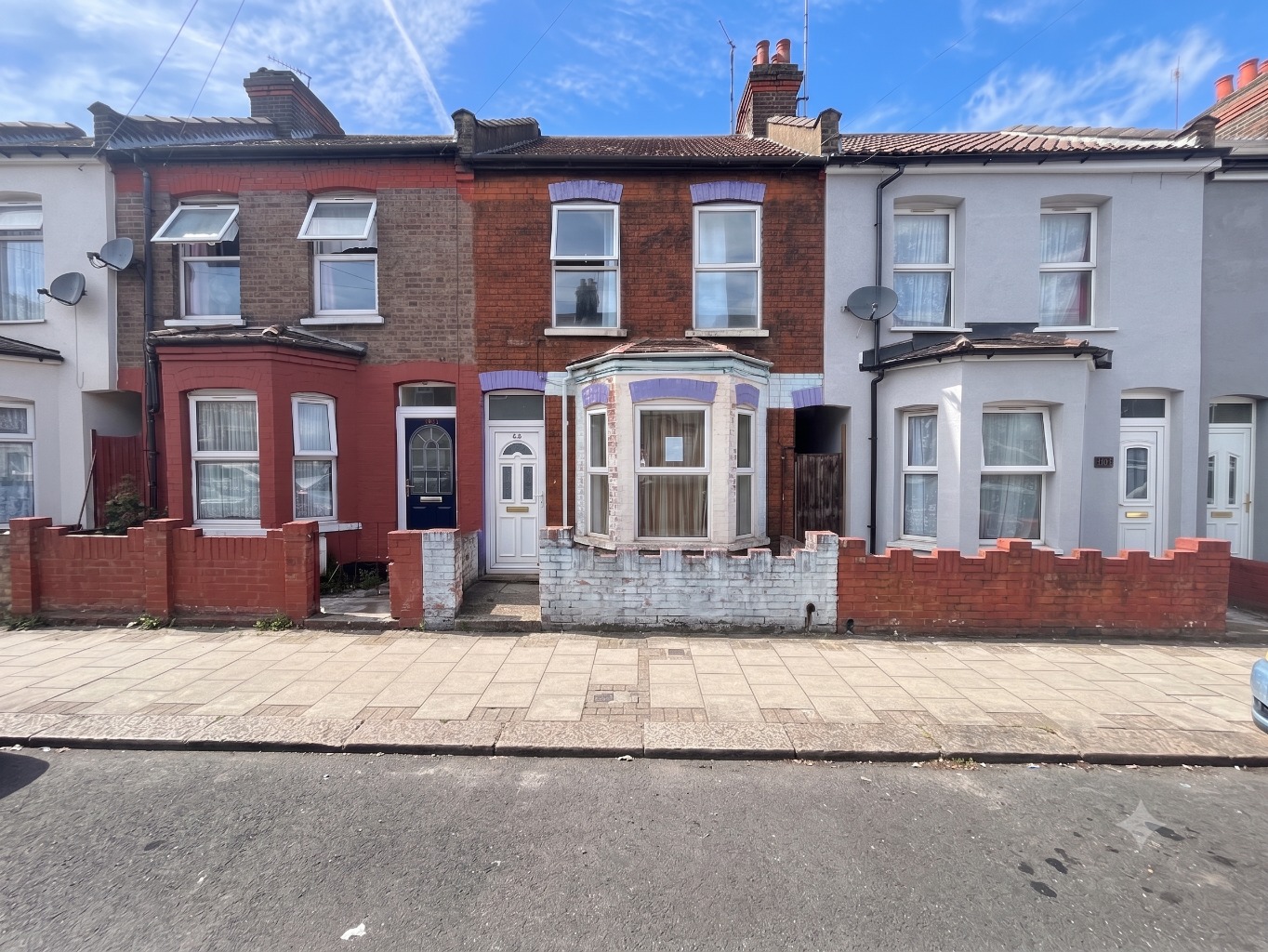 Ash Road, Luton, Bedfordshire, LU4 8AG