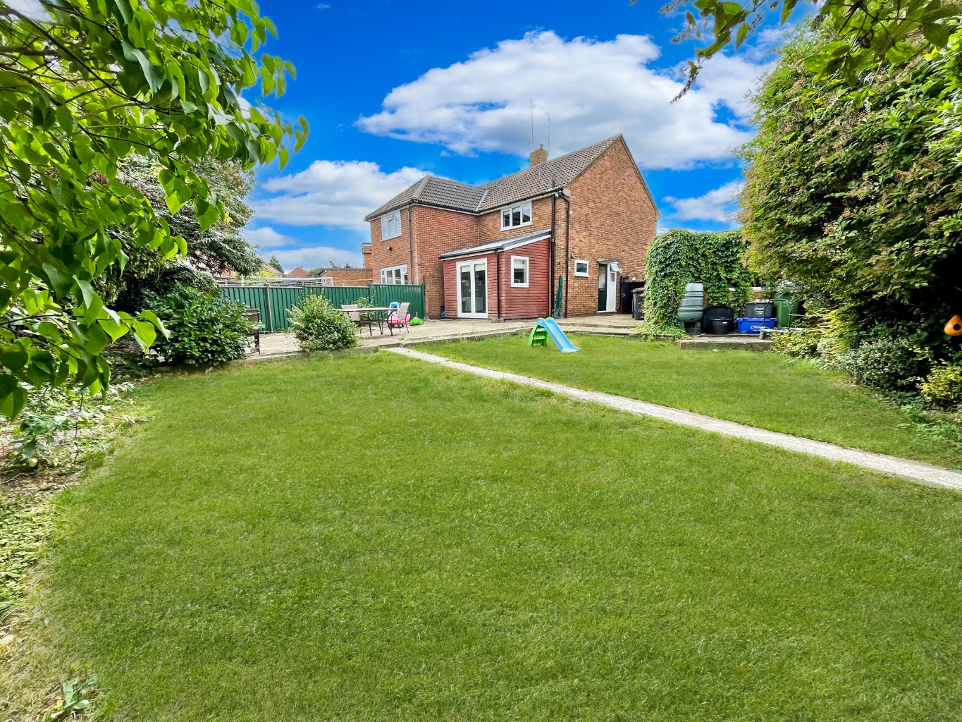 Oakwood Drive, Luton