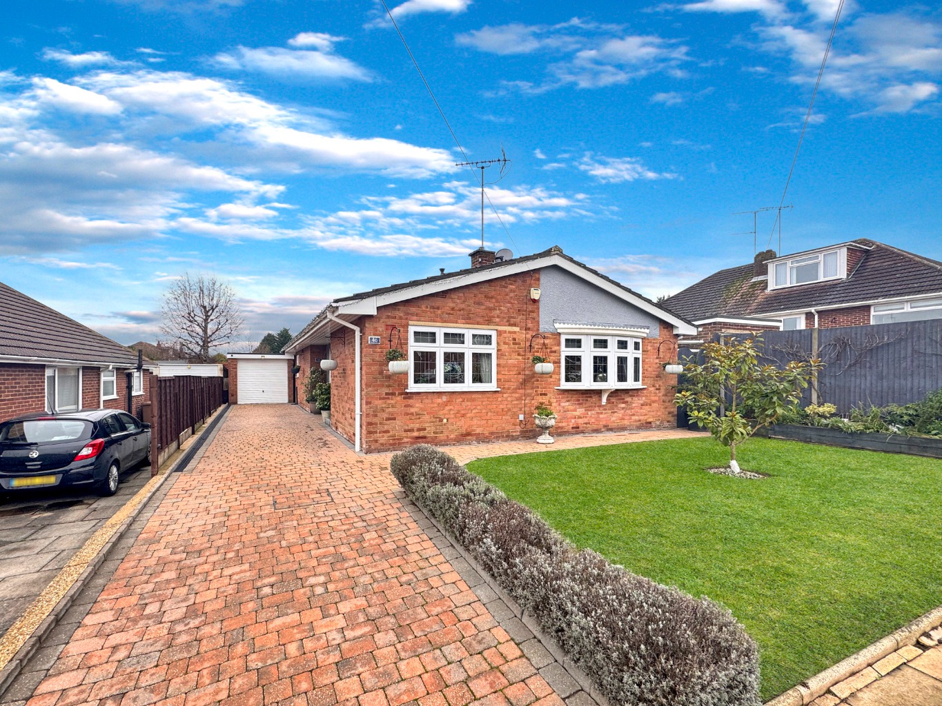 Exquisite Detached Bungalow in Wadhurst Avenue: A Turn-Key Special