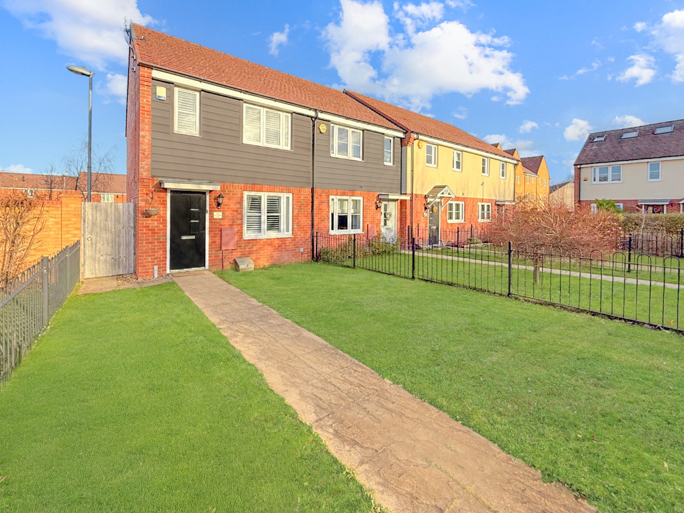 Vauxhall Way, Dunstable