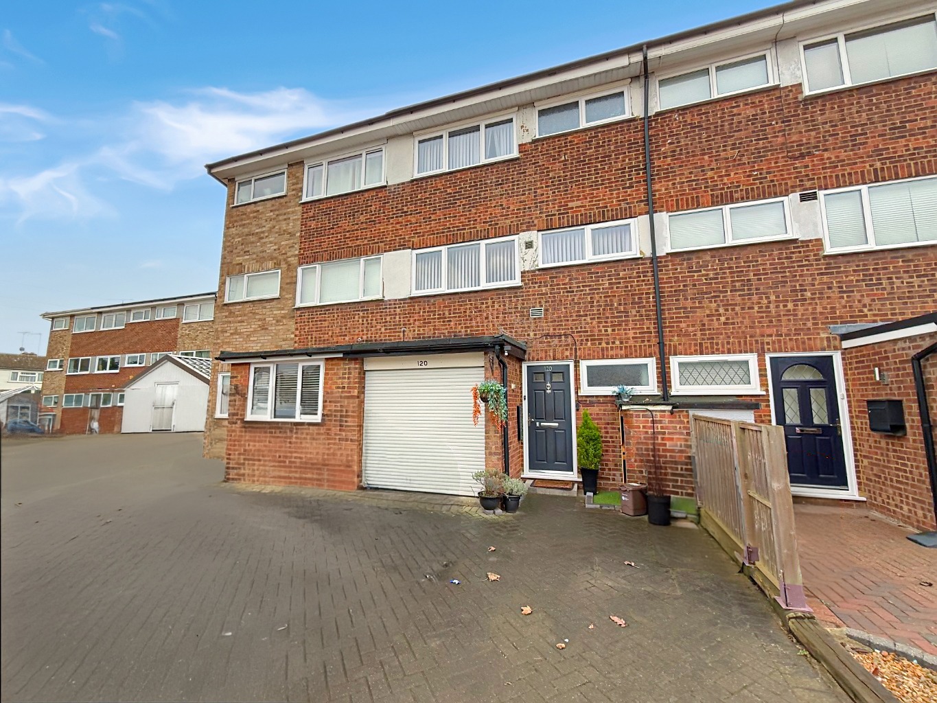 St. Michaels, Houghton Regis