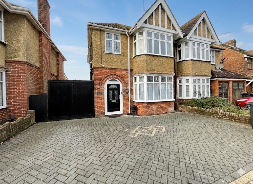 Wychwood Avenue, Luton