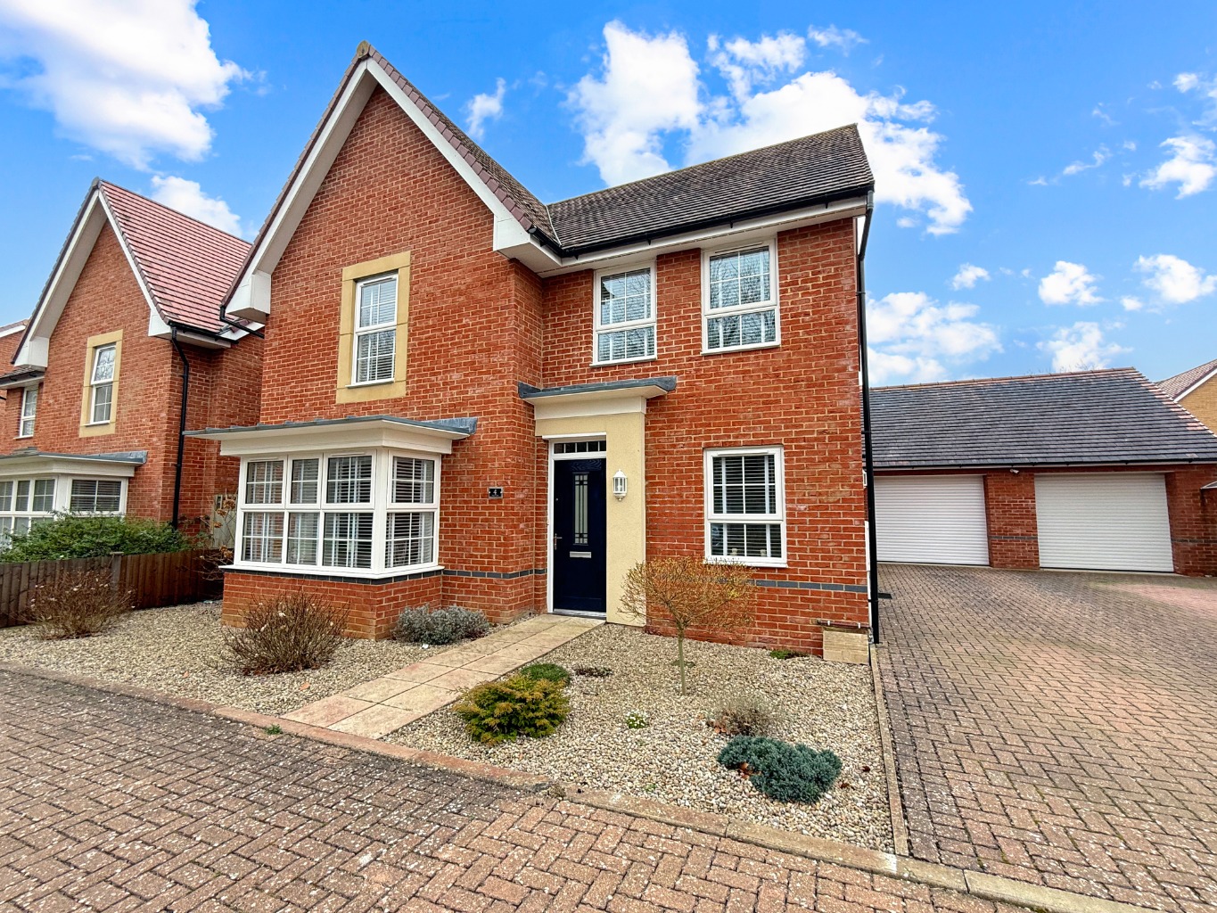 Visa View, Dunstable