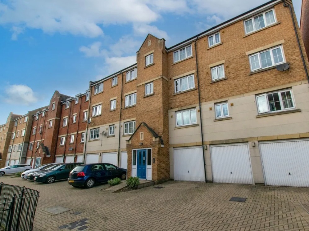 Bramley Court, Dunstable